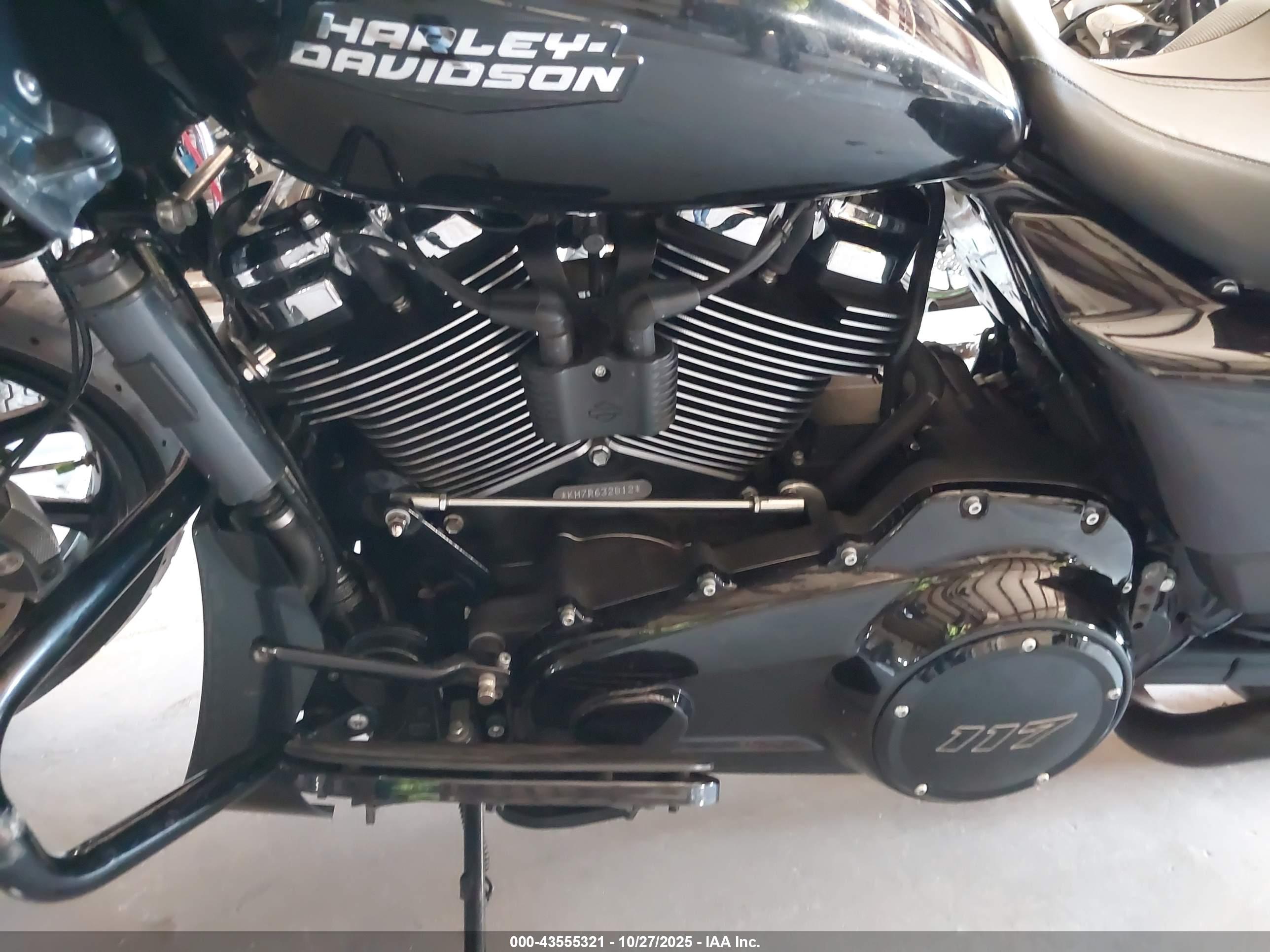 HARLEY-DAVIDSON FLTRX image 9
