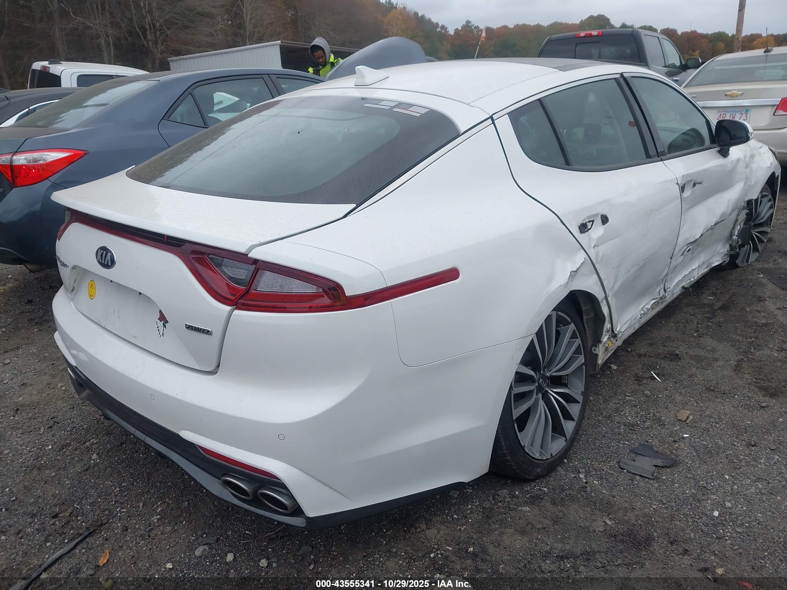 KIA STINGER image 4