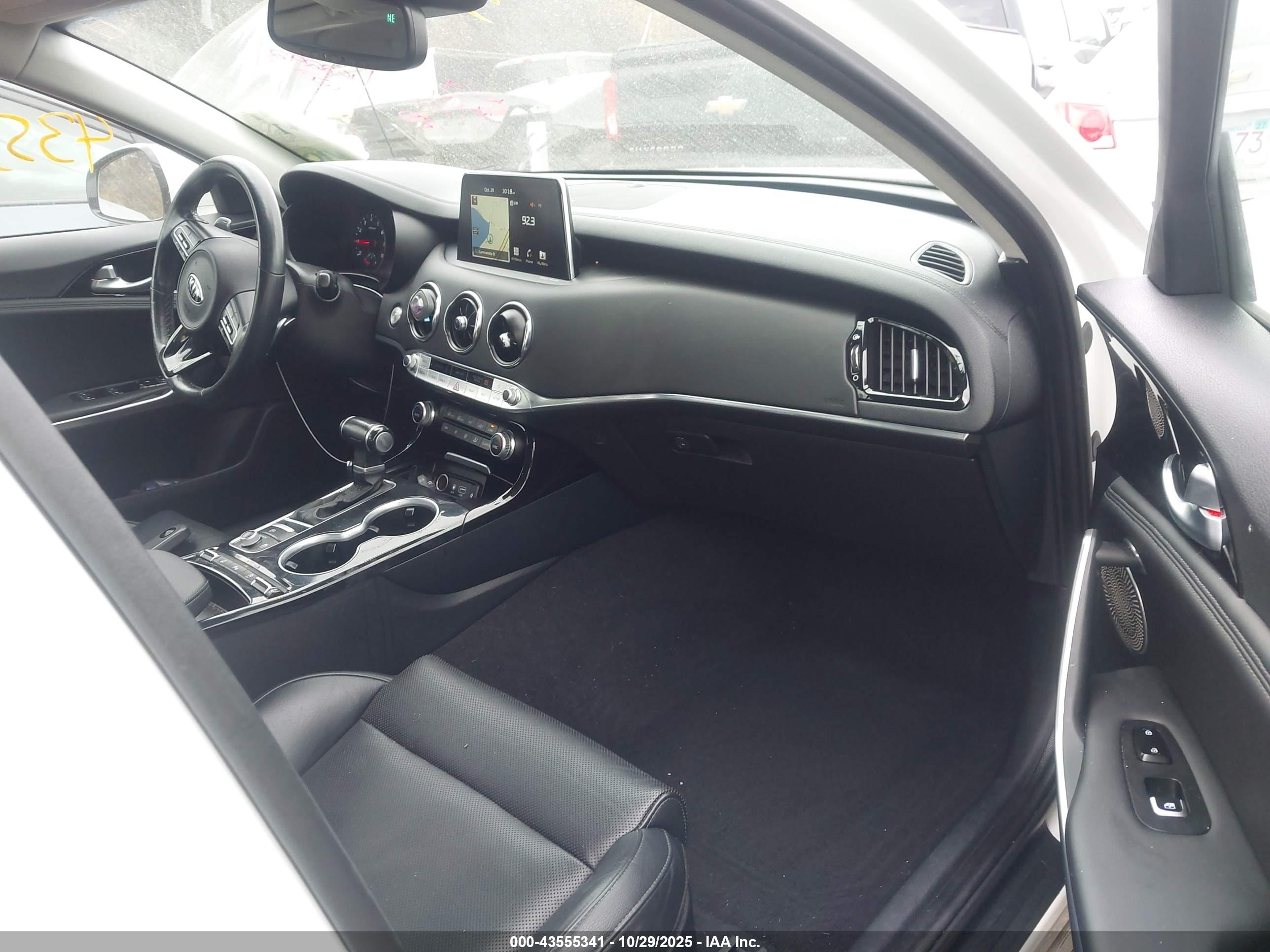 KIA STINGER image 5