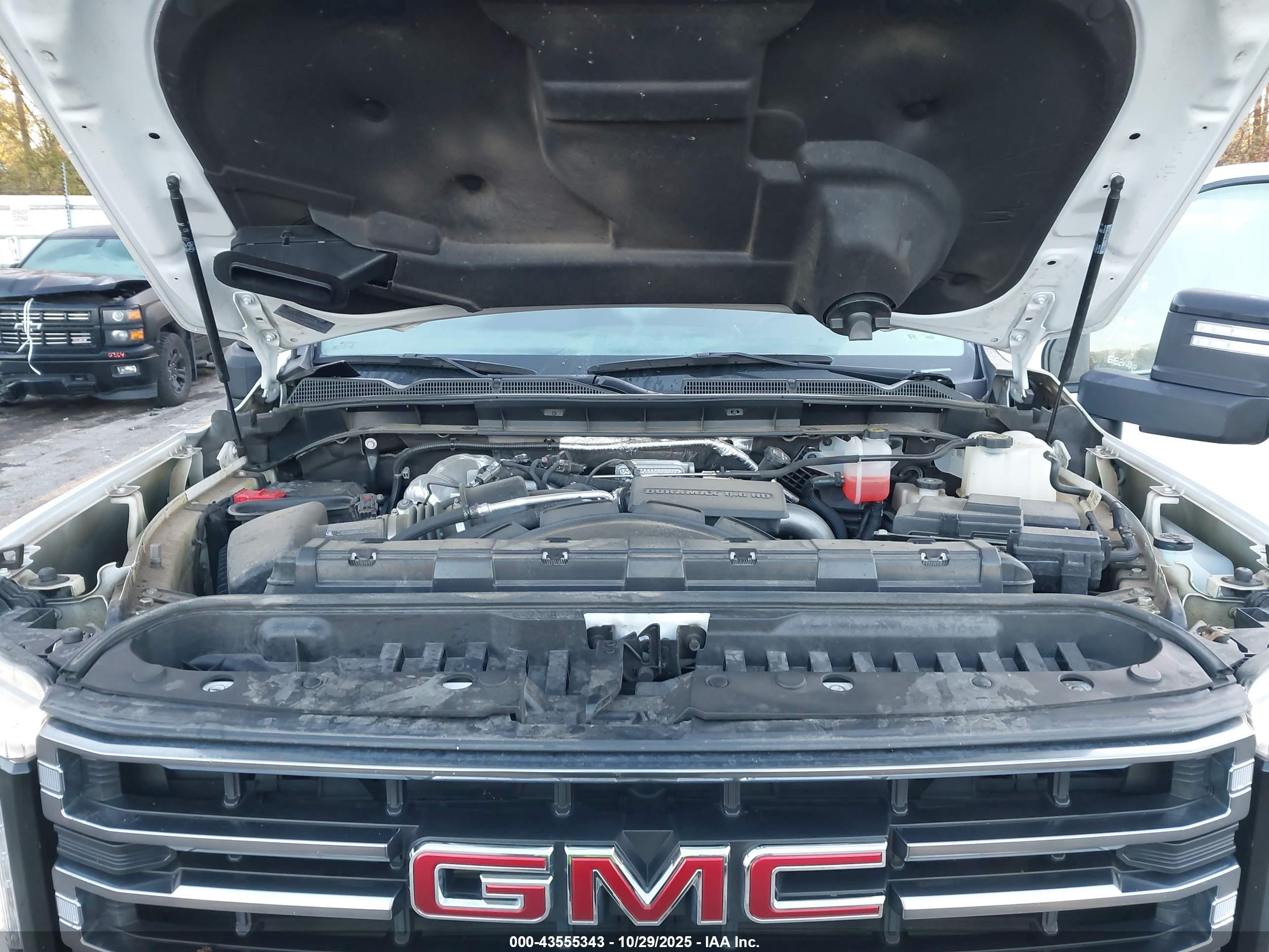 GMC SIERRA image 10