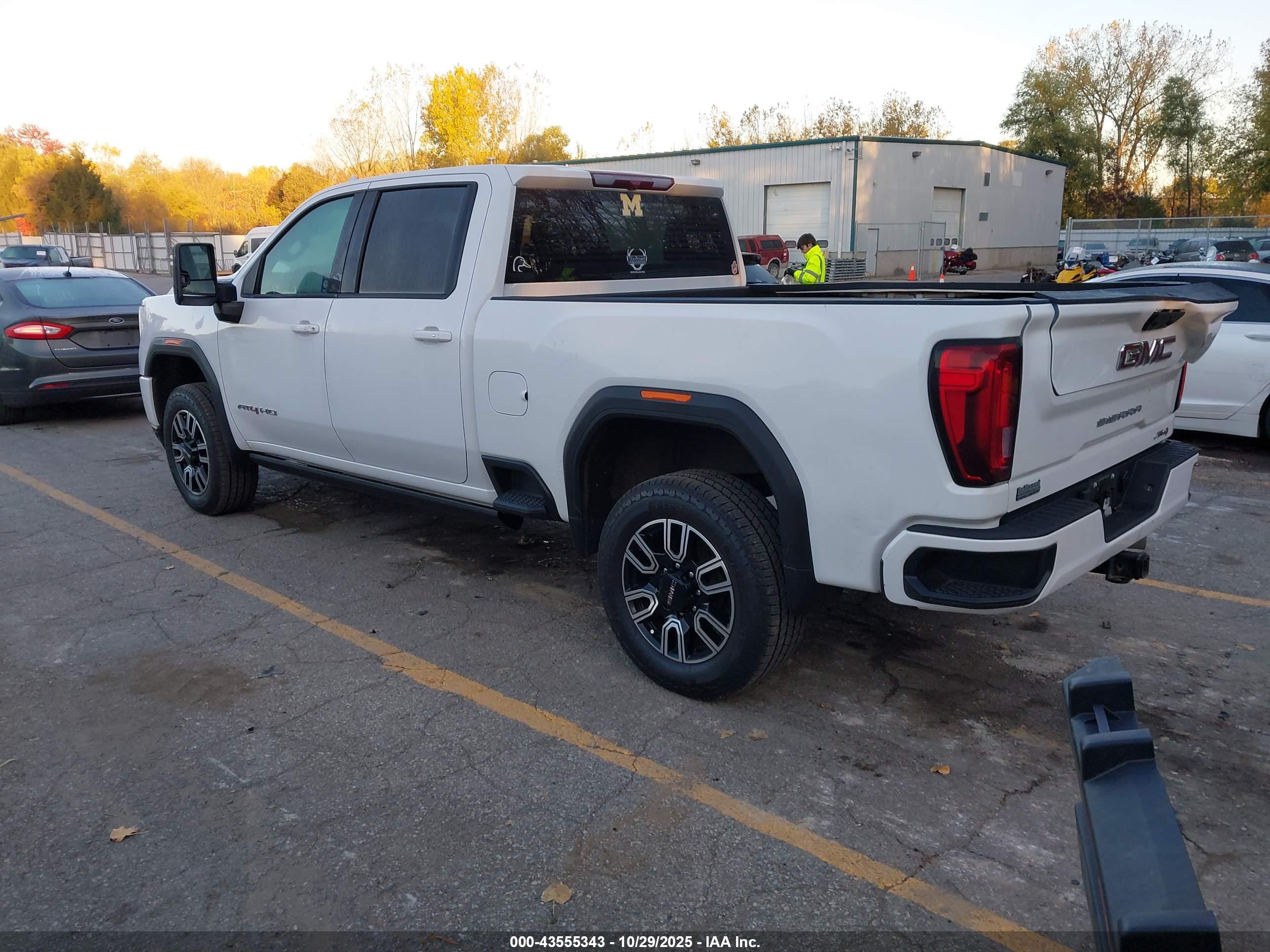 GMC SIERRA image 3