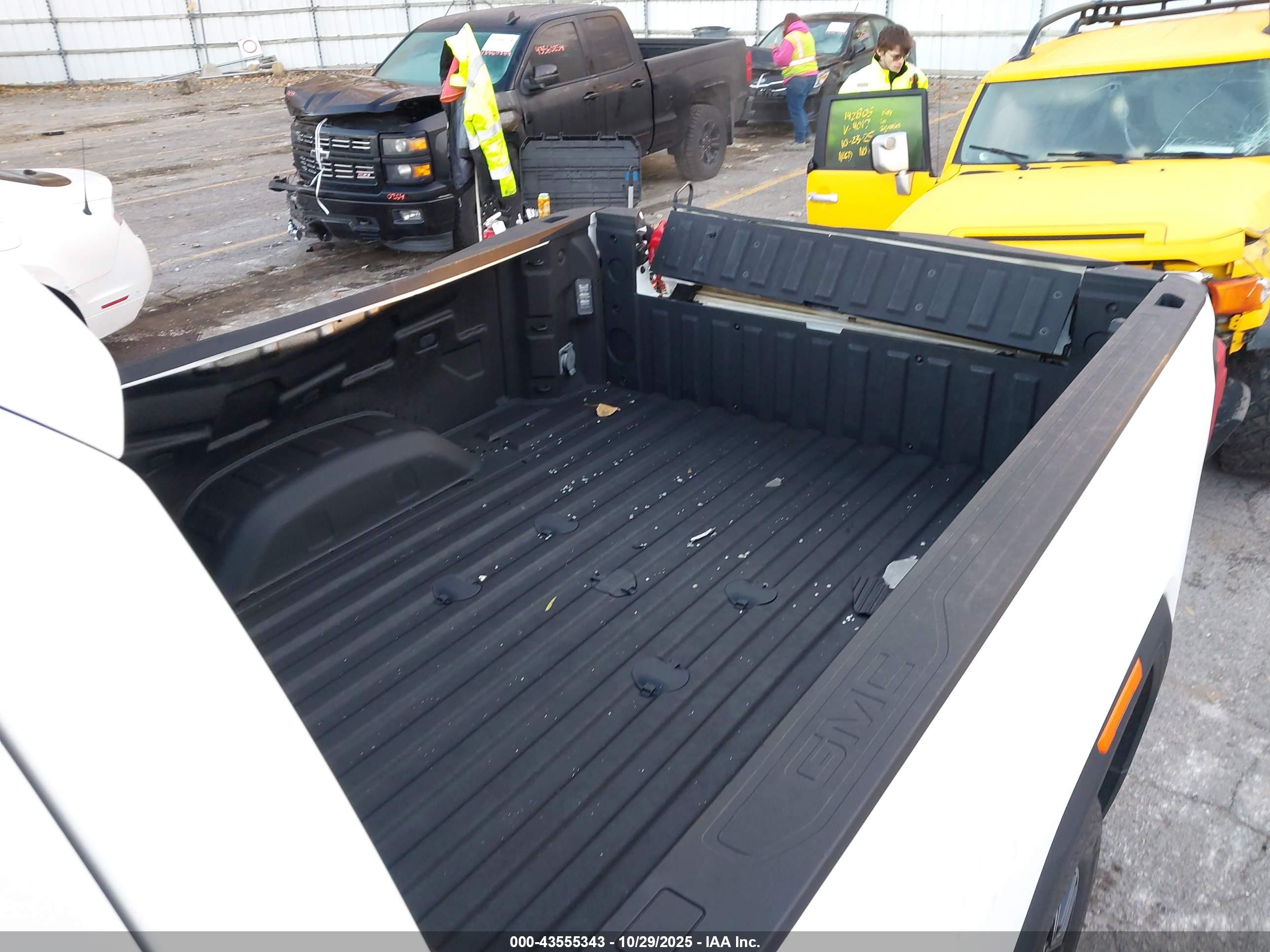 GMC SIERRA image 7