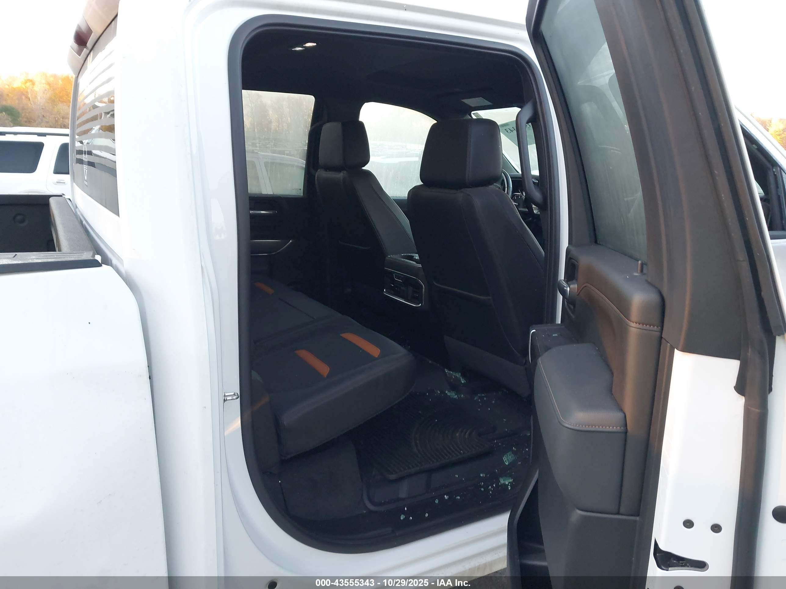 GMC SIERRA image 8