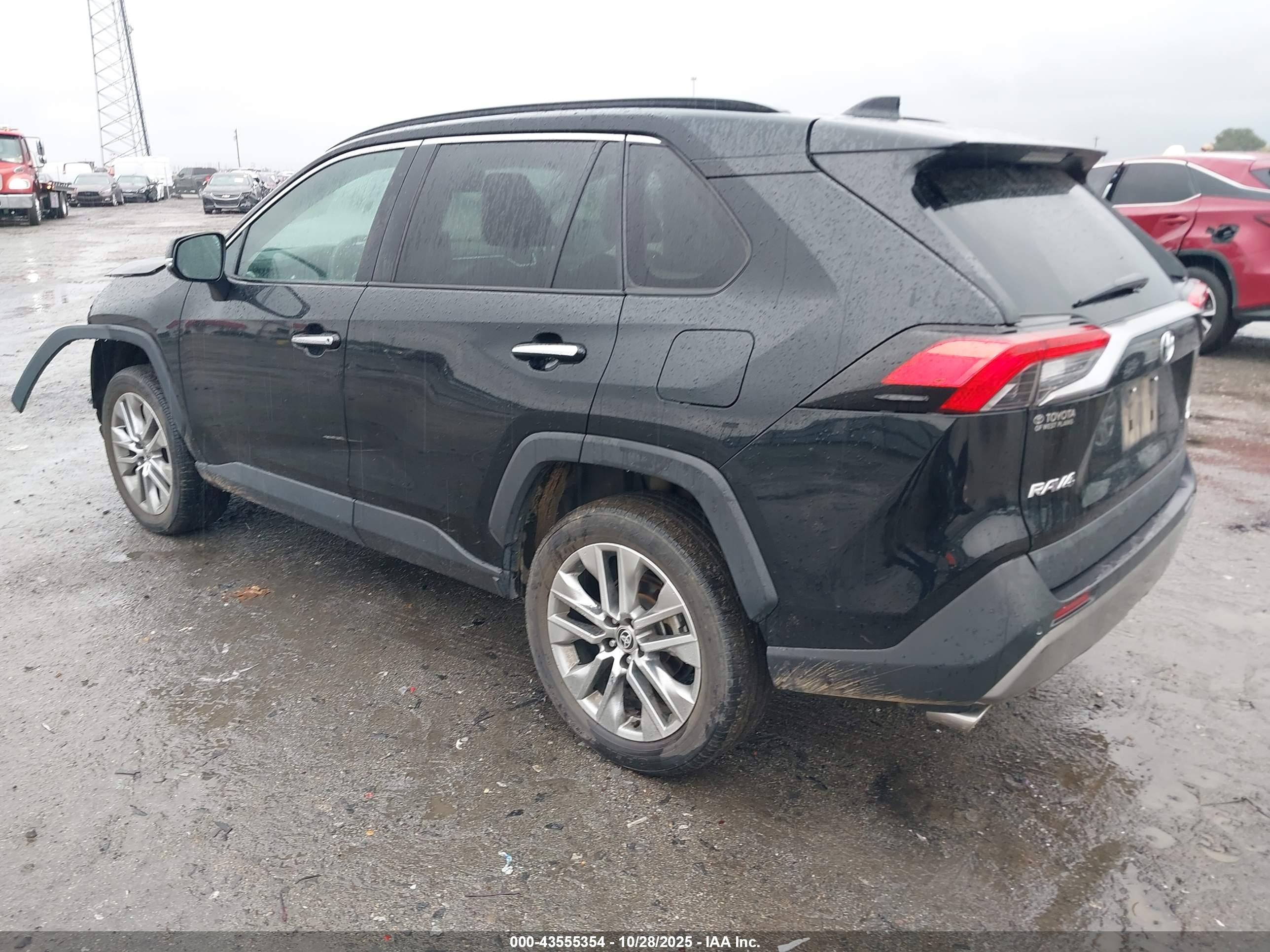TOYOTA RAV4 image 3