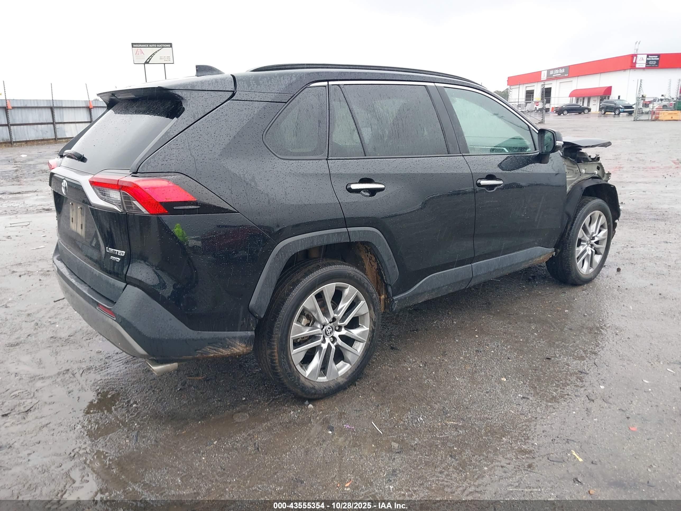 TOYOTA RAV4 image 4