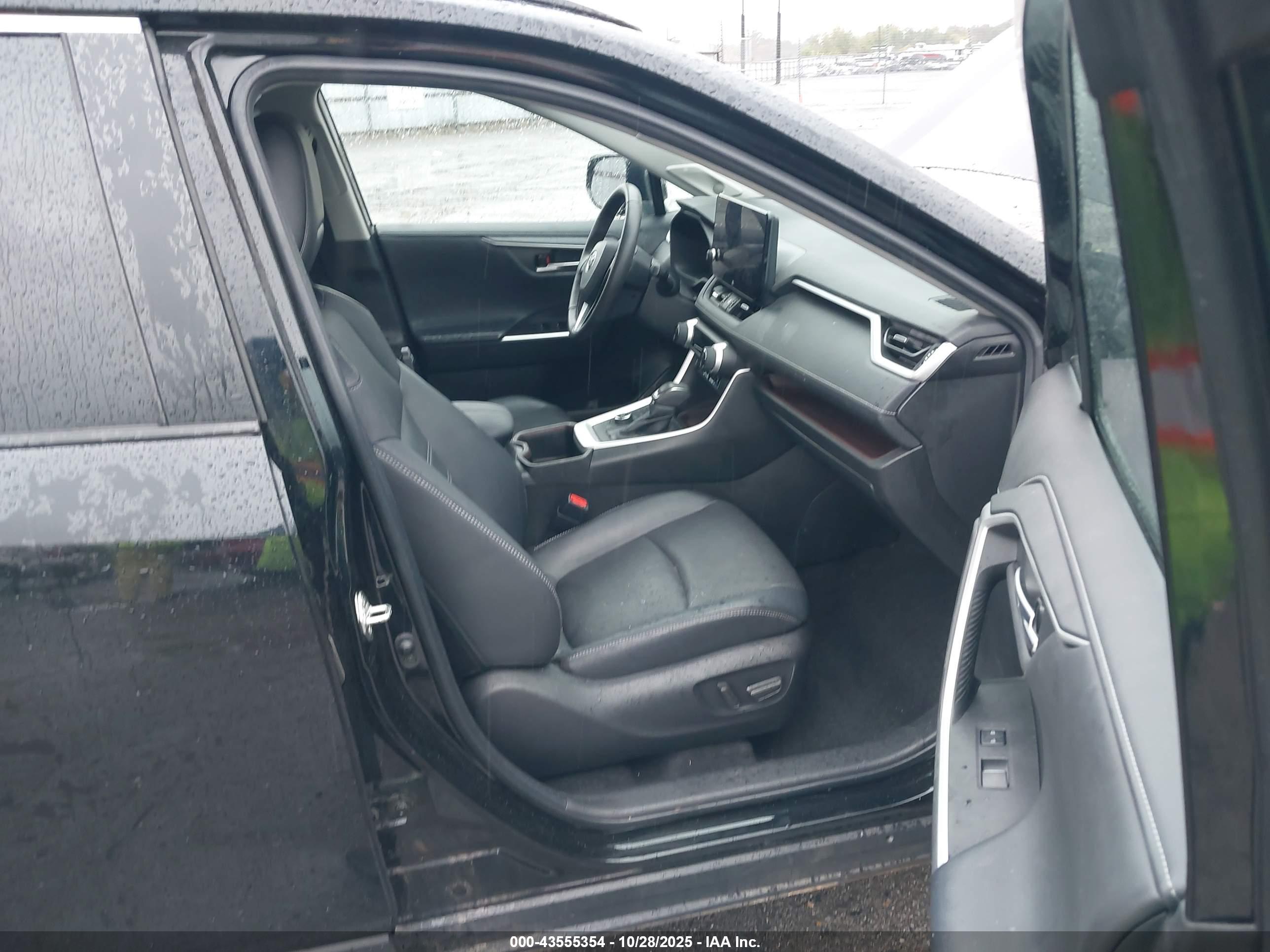 TOYOTA RAV4 image 5