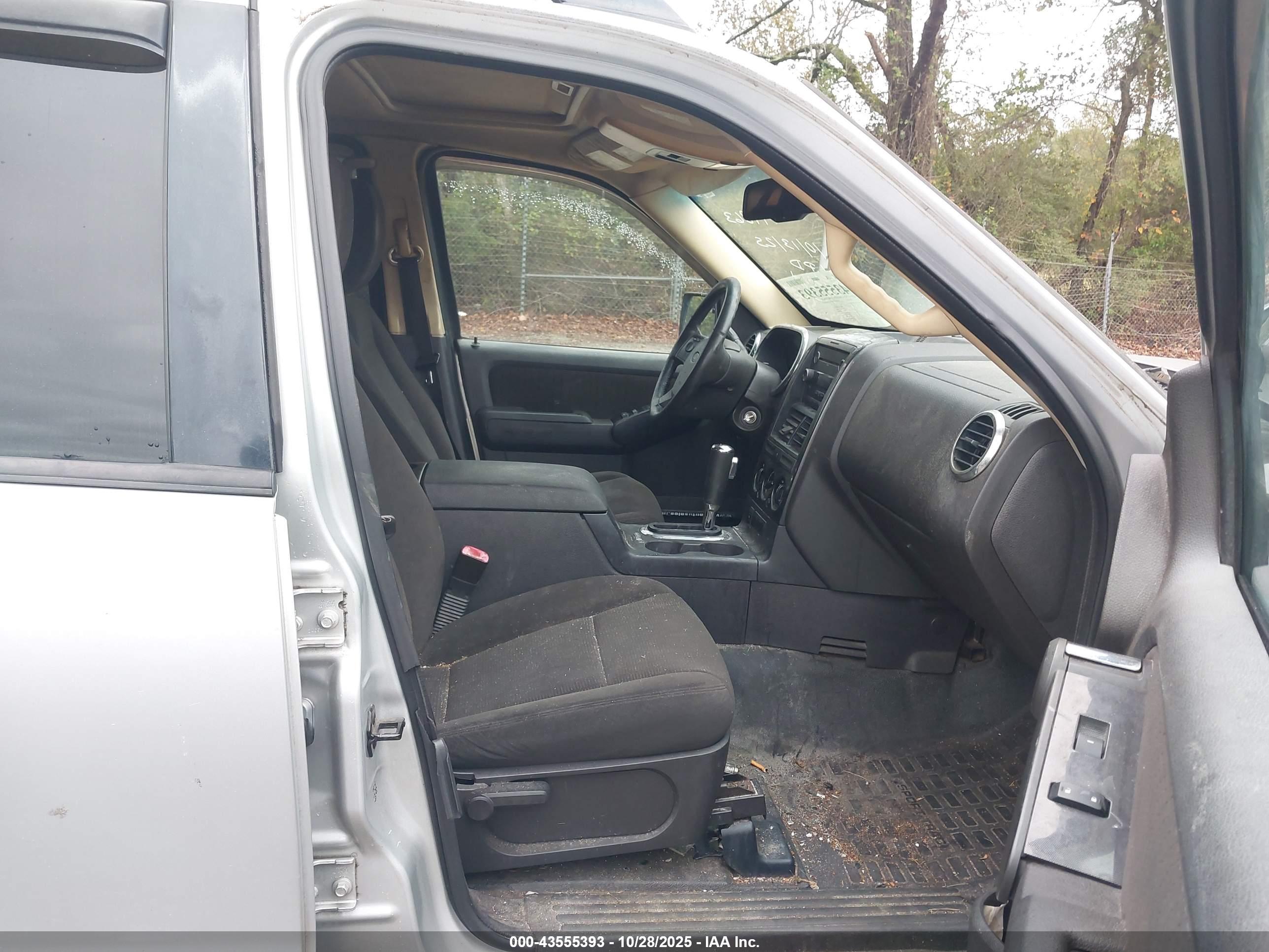 FORD EXPLORER image 5