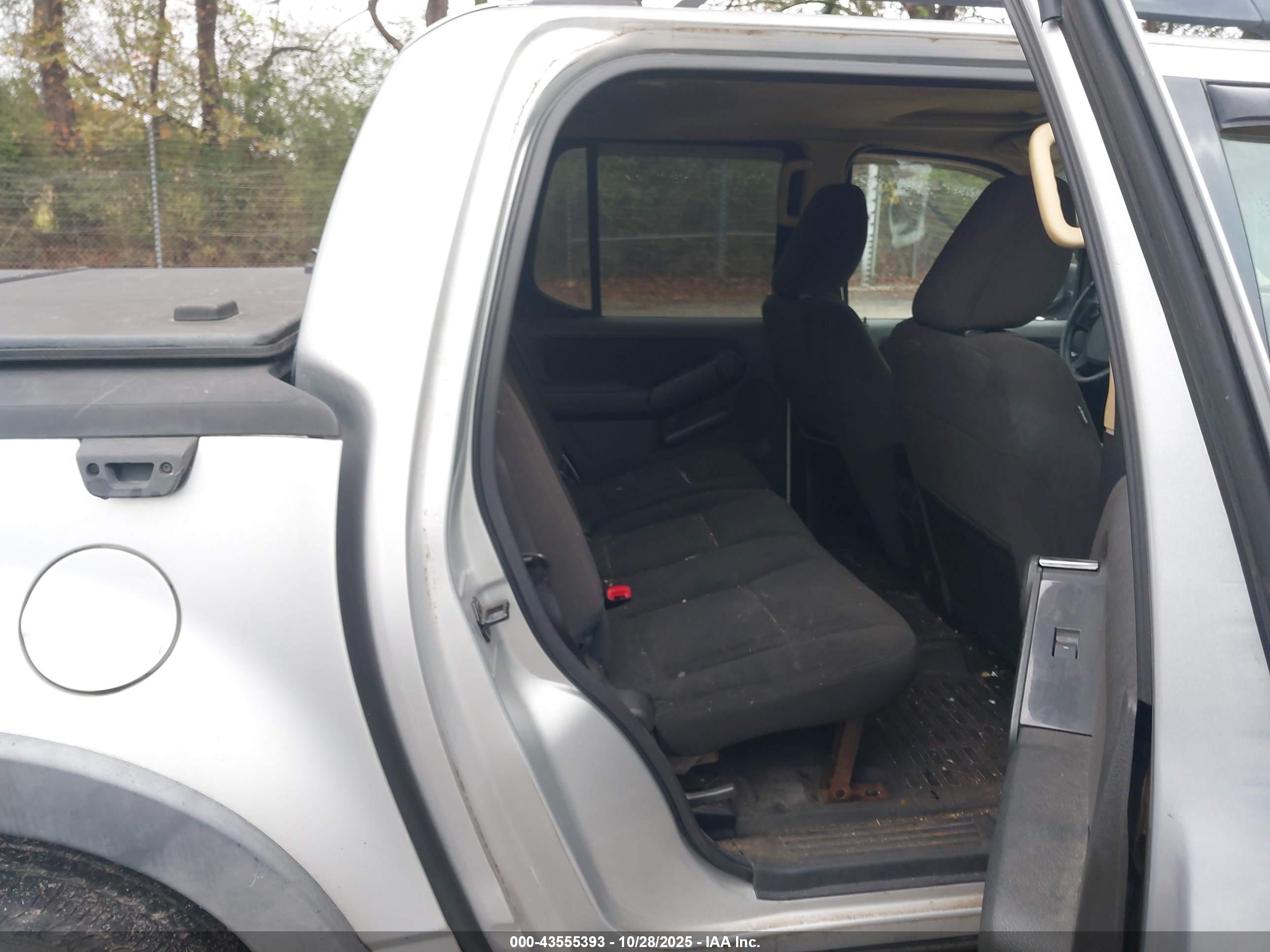 FORD EXPLORER image 8
