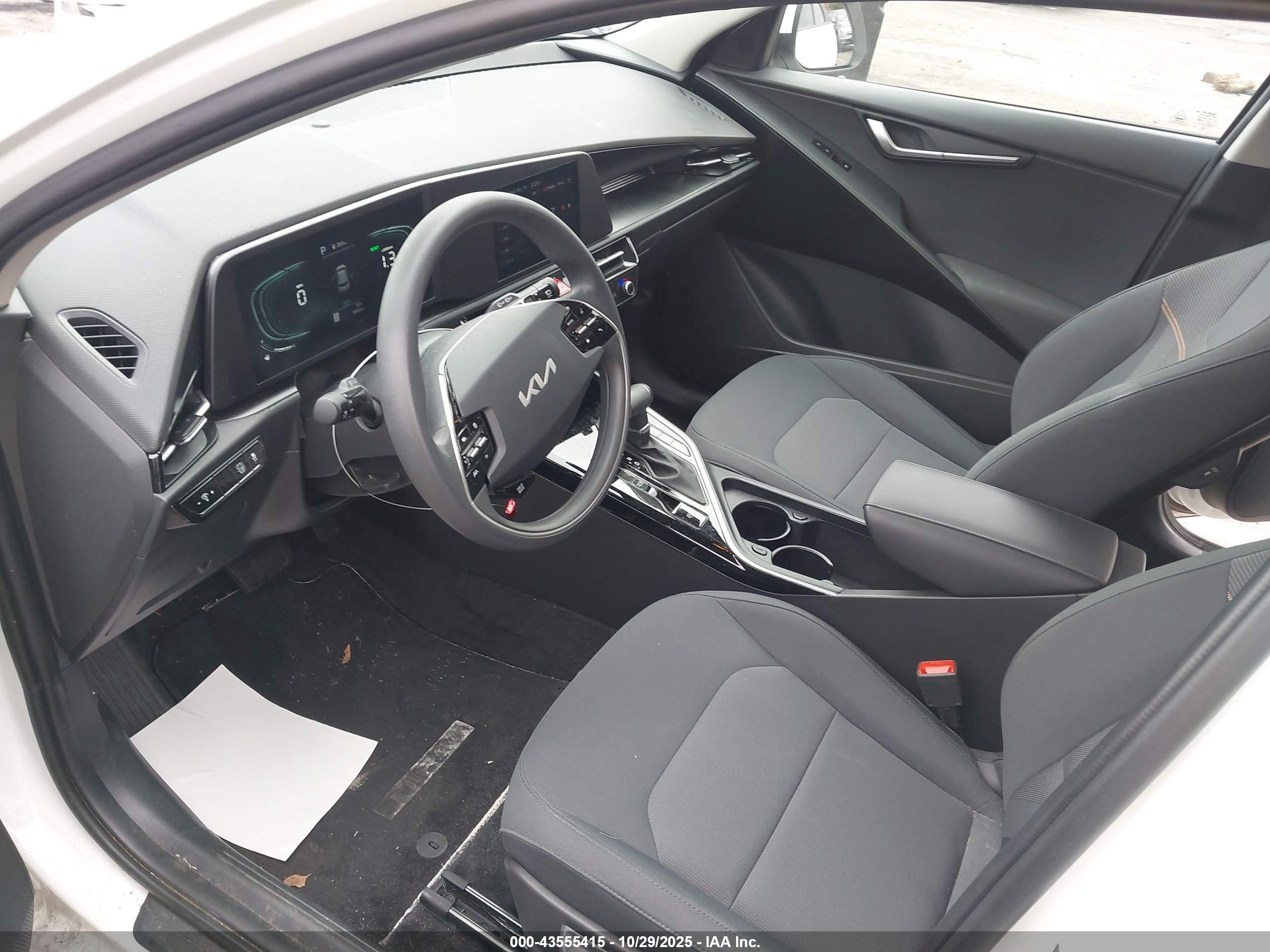 KIA NIRO image 5
