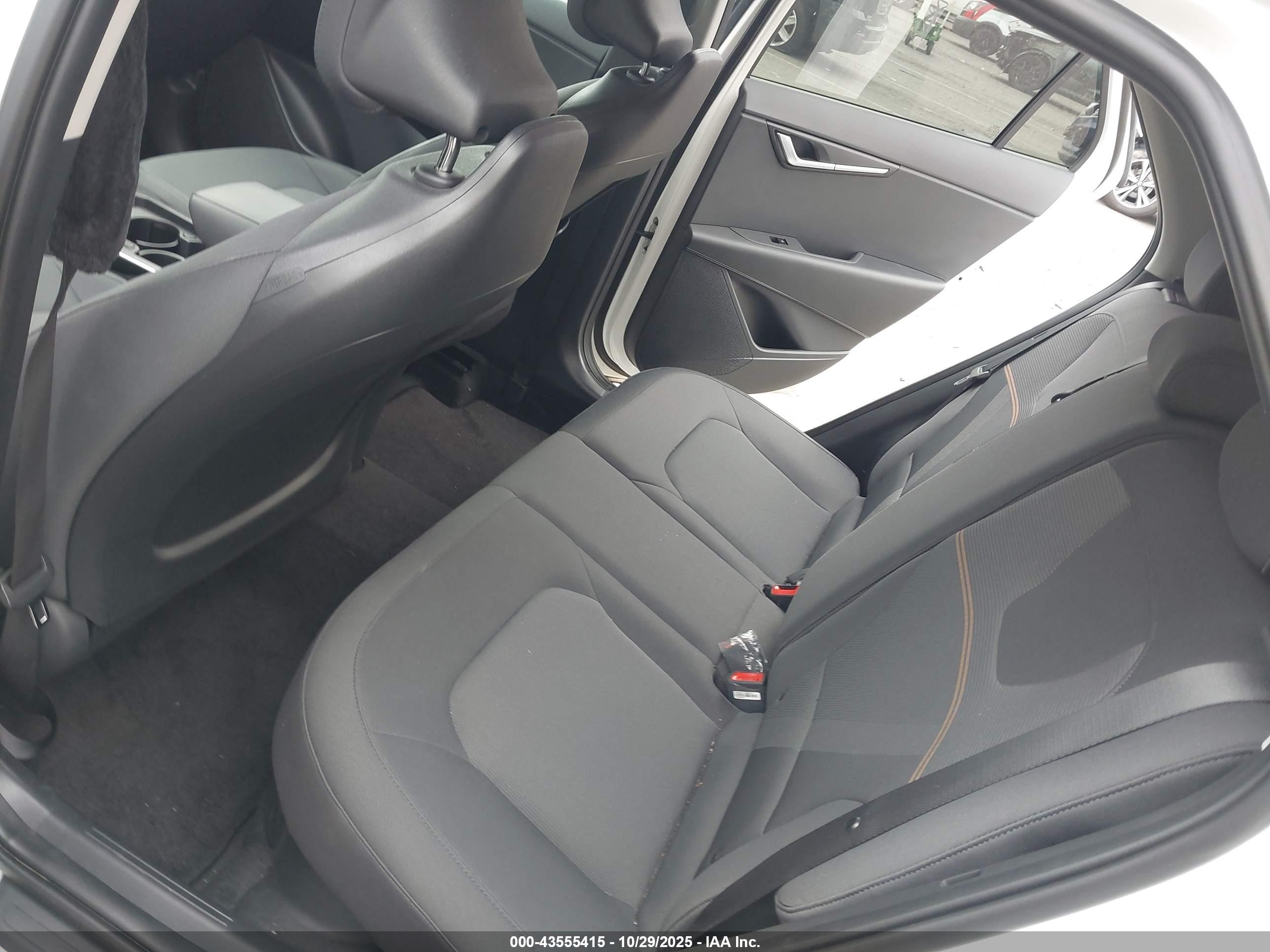 KIA NIRO image 8
