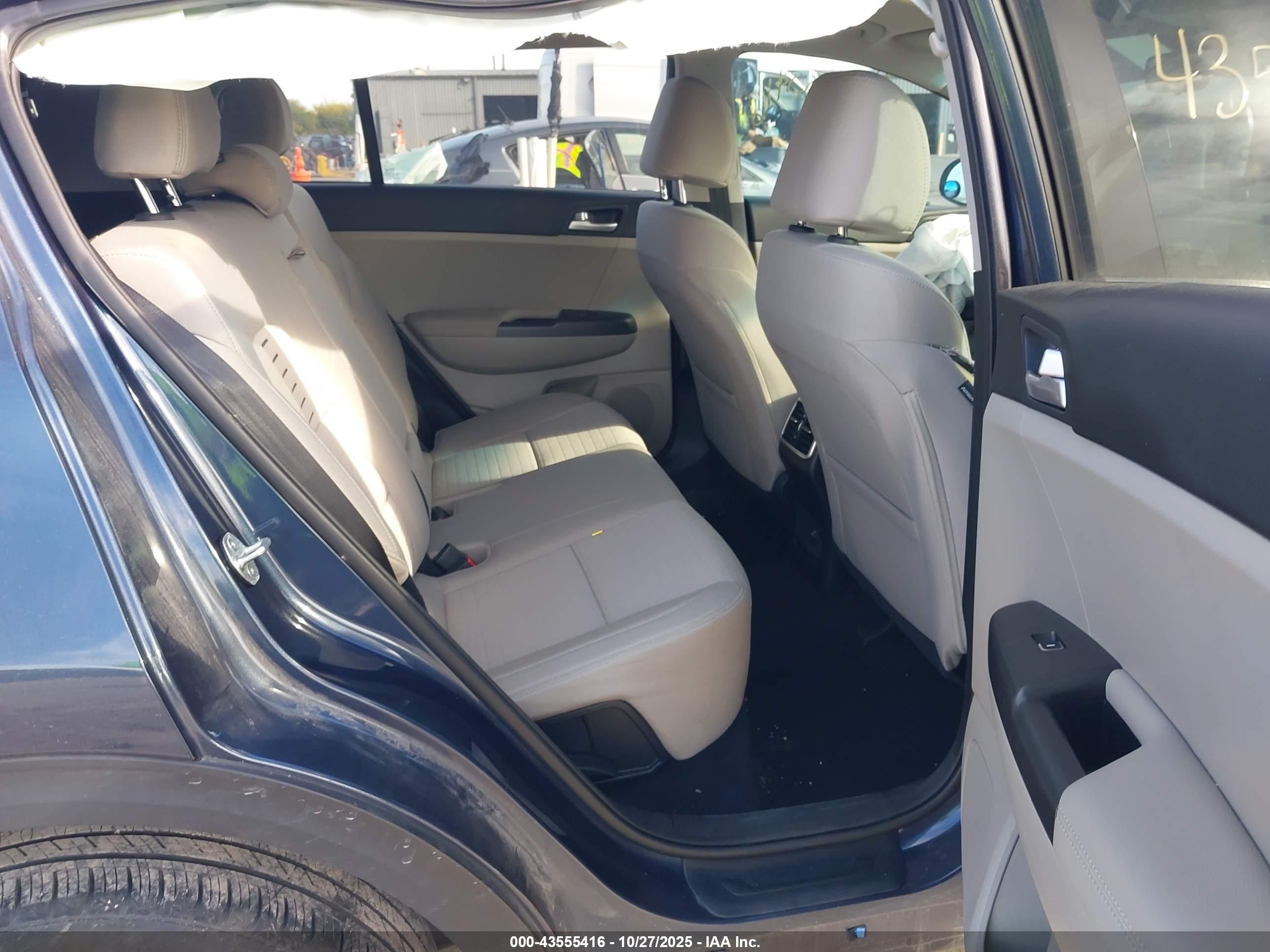 KIA SPORTAGE image 8