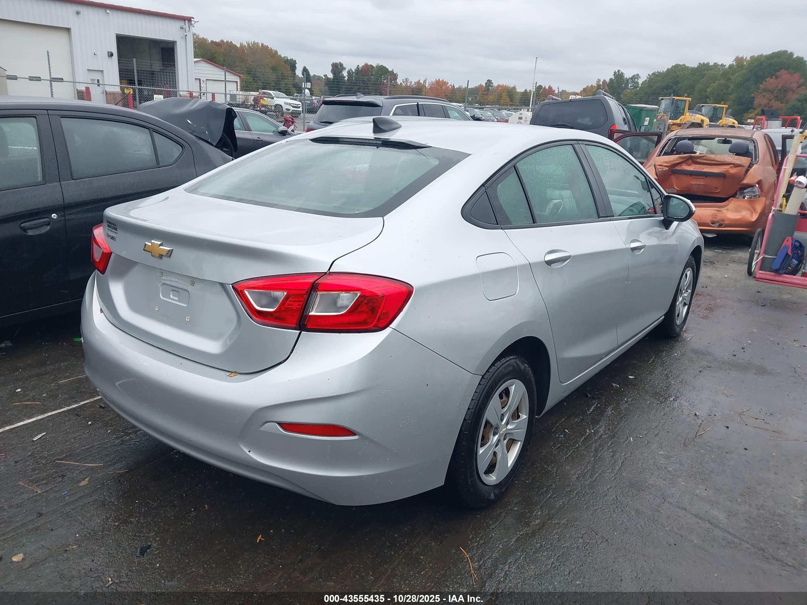 CHEVROLET CRUZE image 4