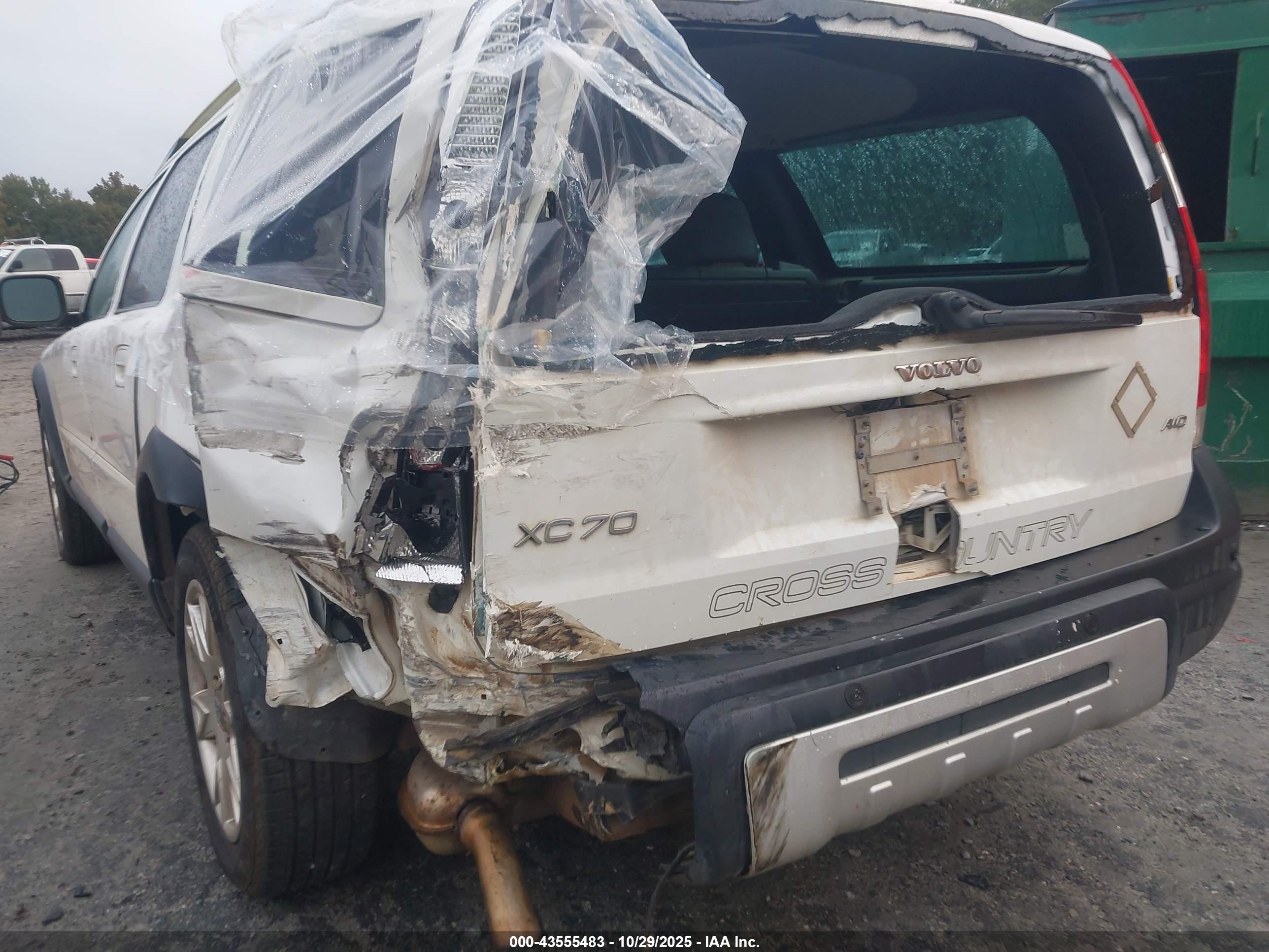 VOLVO XC70 image 6