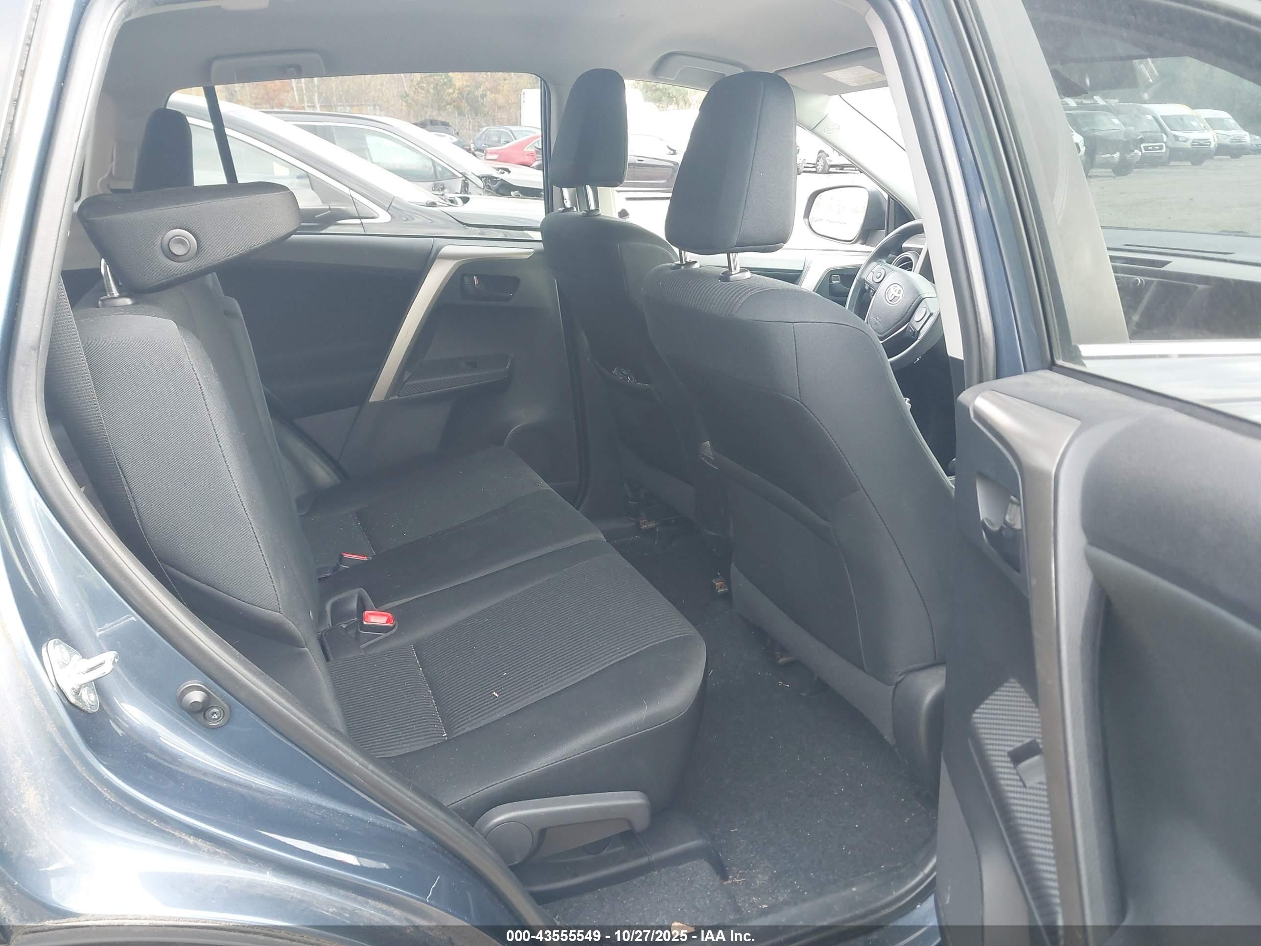 TOYOTA RAV4 image 8