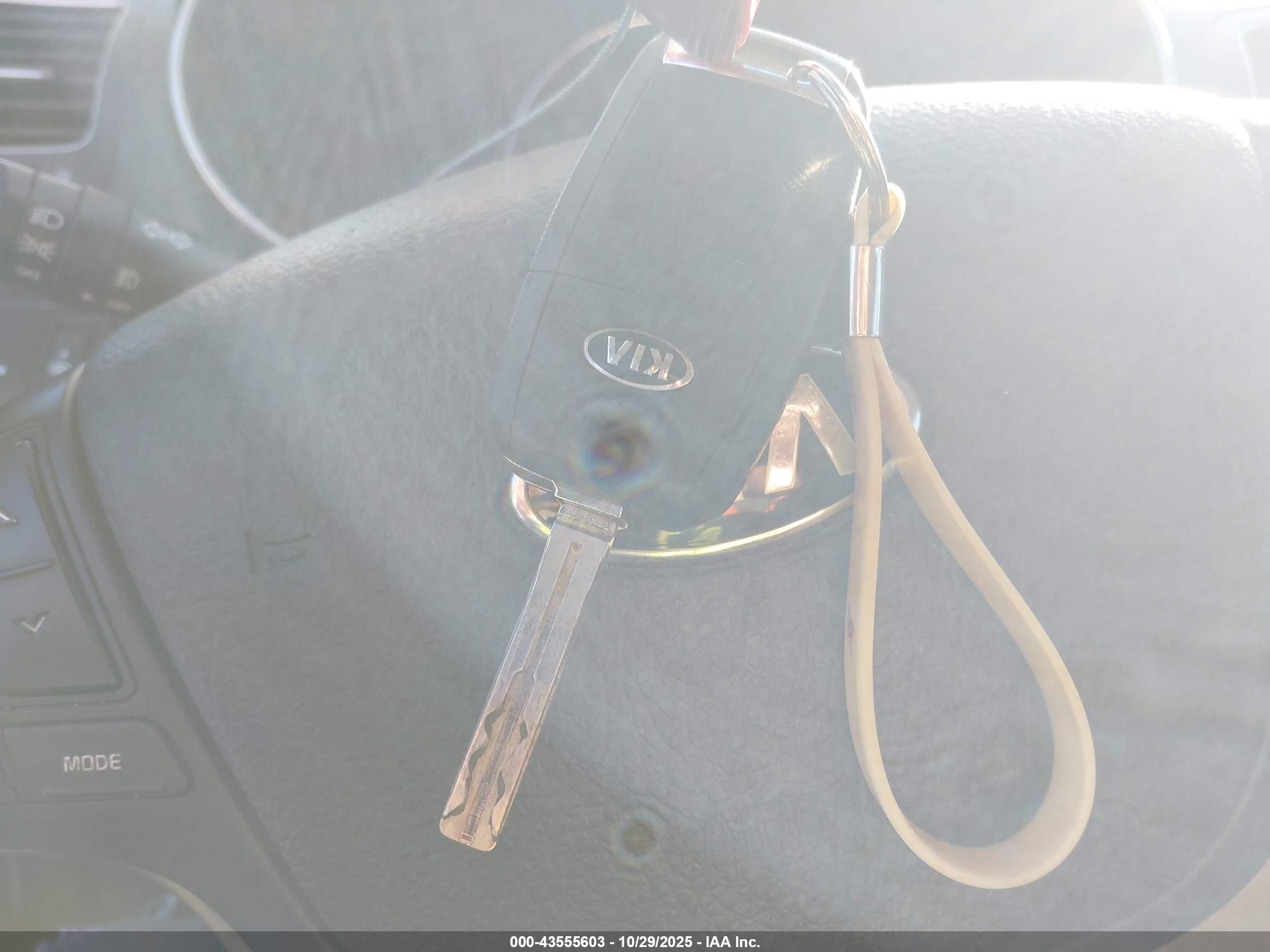 KIA SORENTO image 11