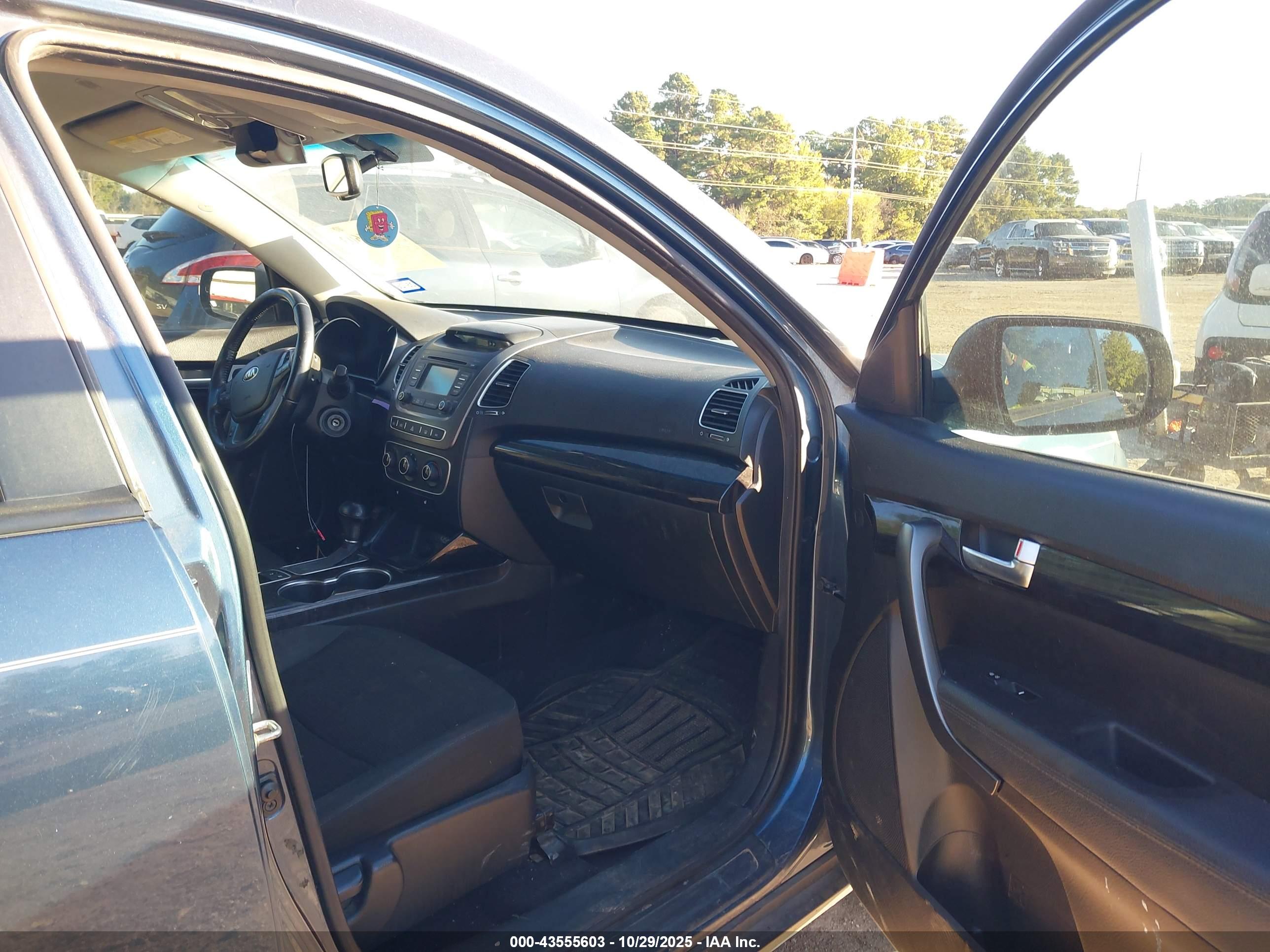 KIA SORENTO image 5