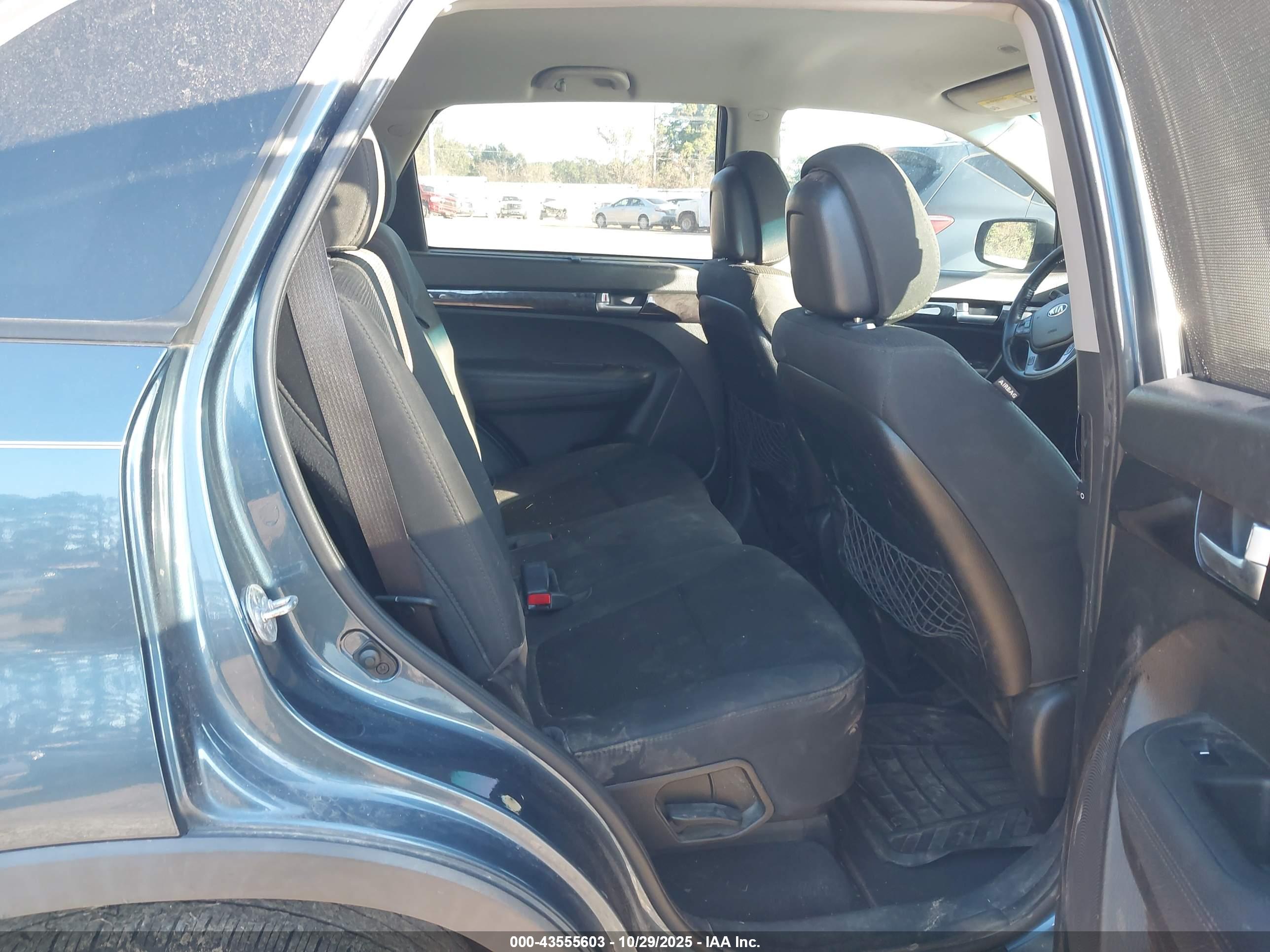 KIA SORENTO image 8