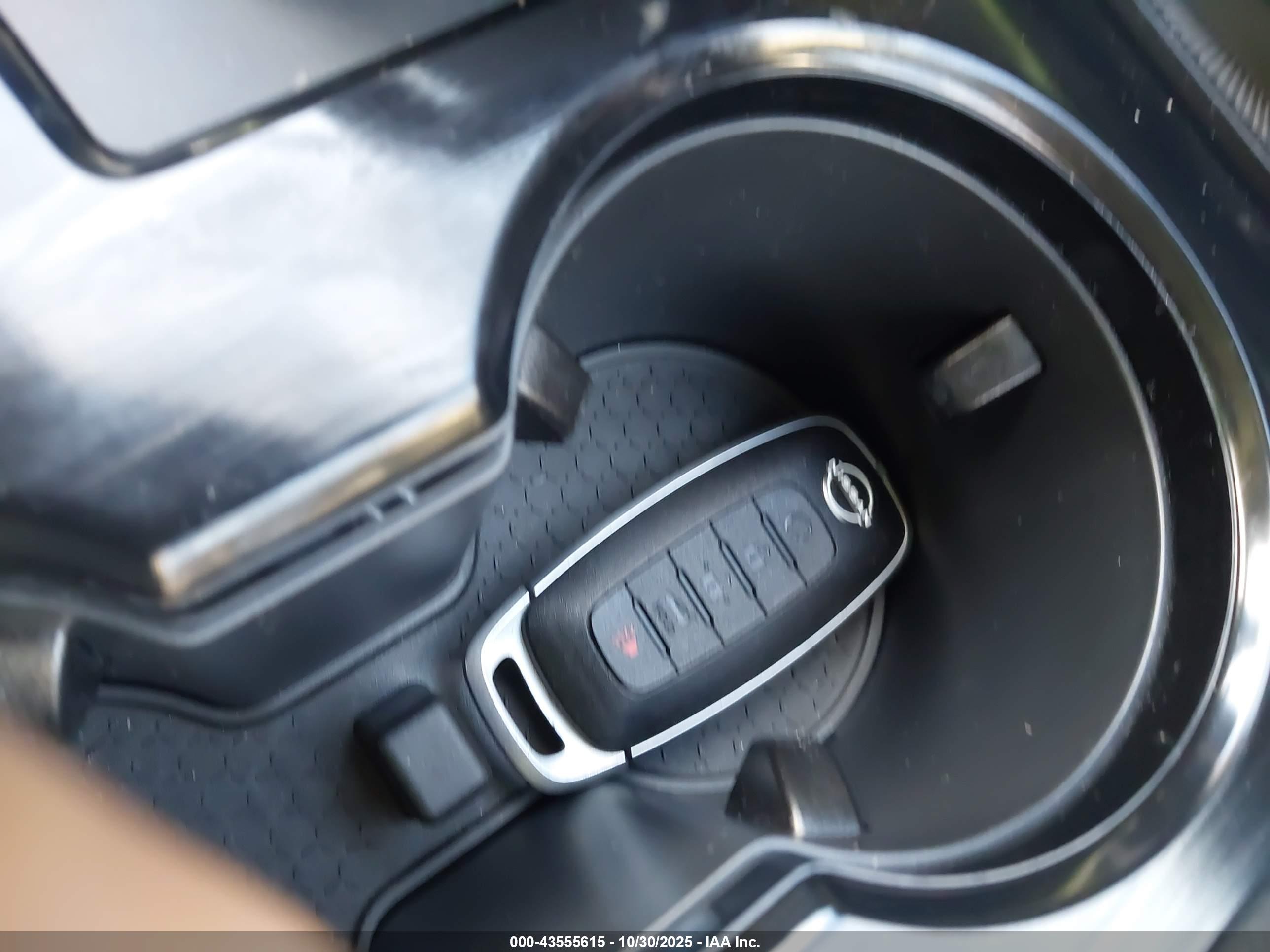 NISSAN ROGUE image 11