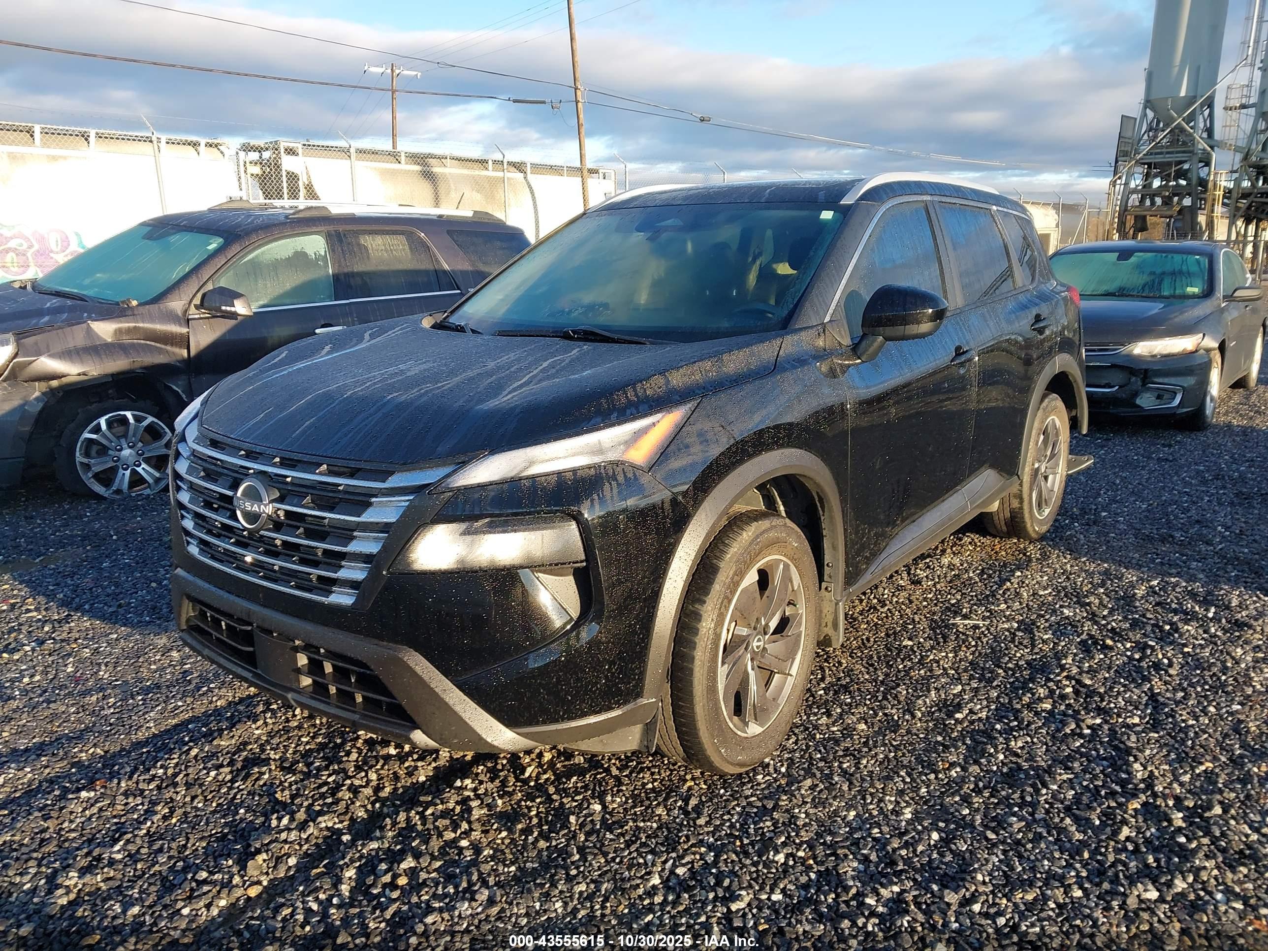 NISSAN ROGUE image 2