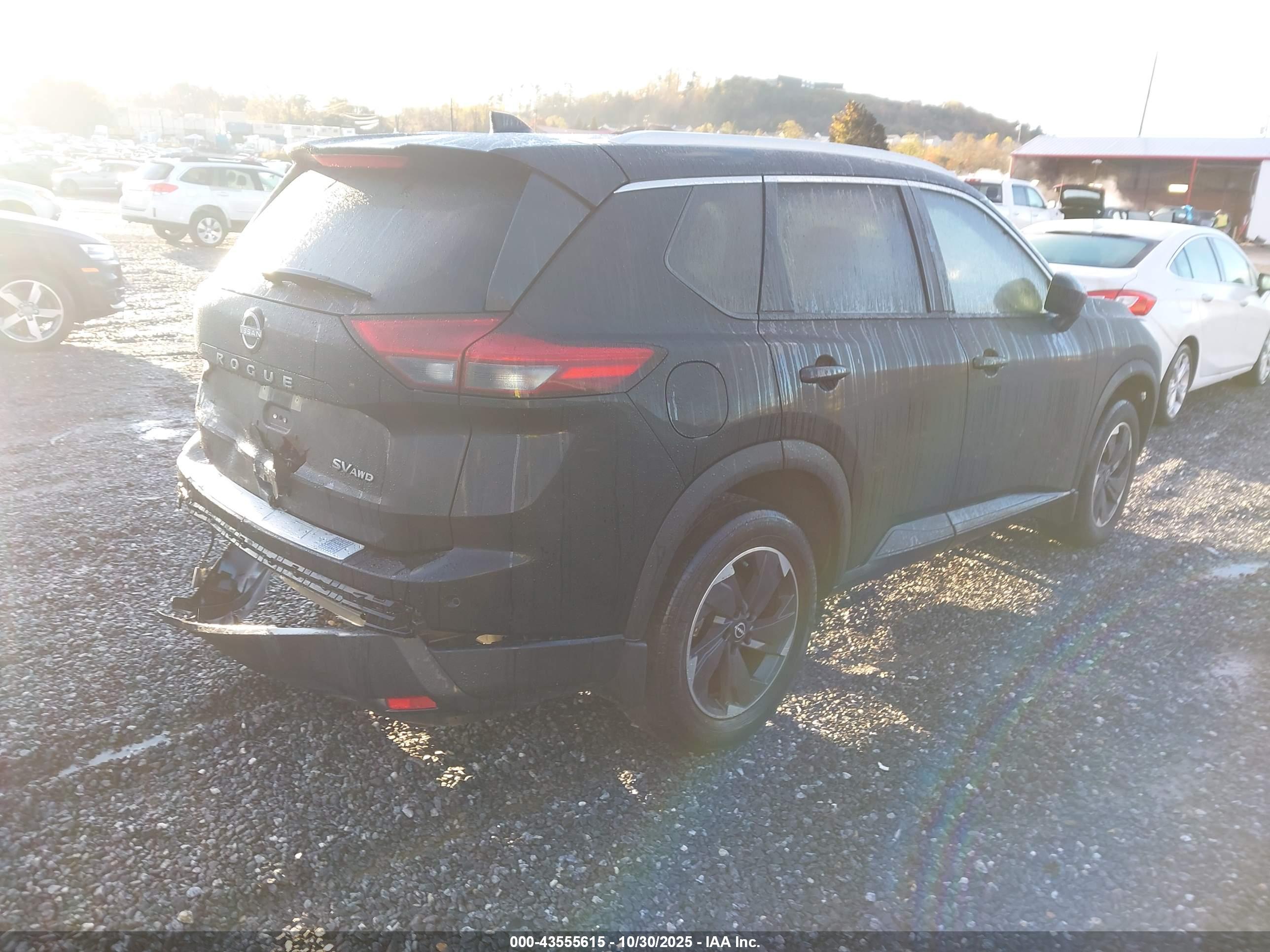 NISSAN ROGUE image 4