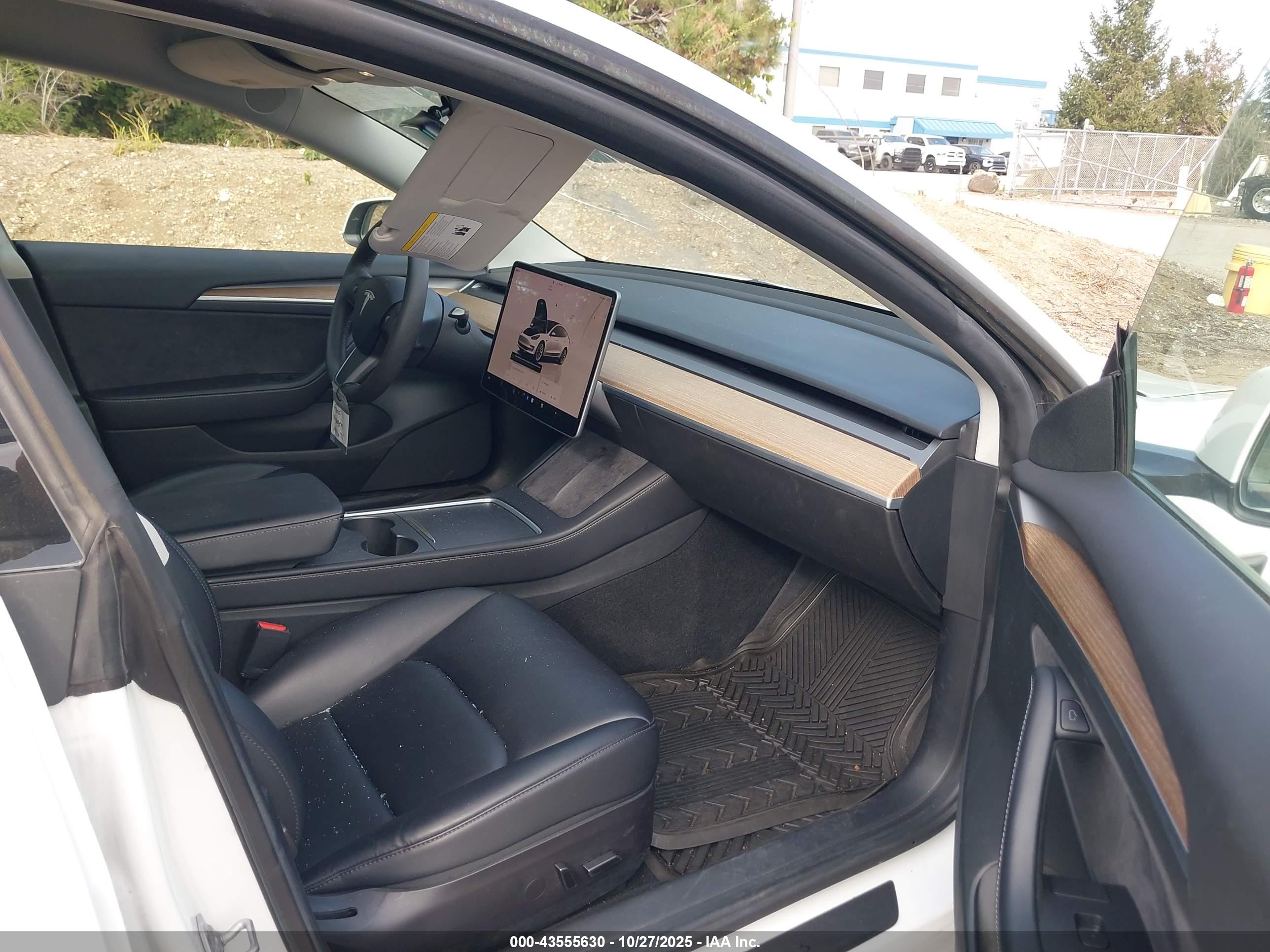 TESLA MODEL image 5