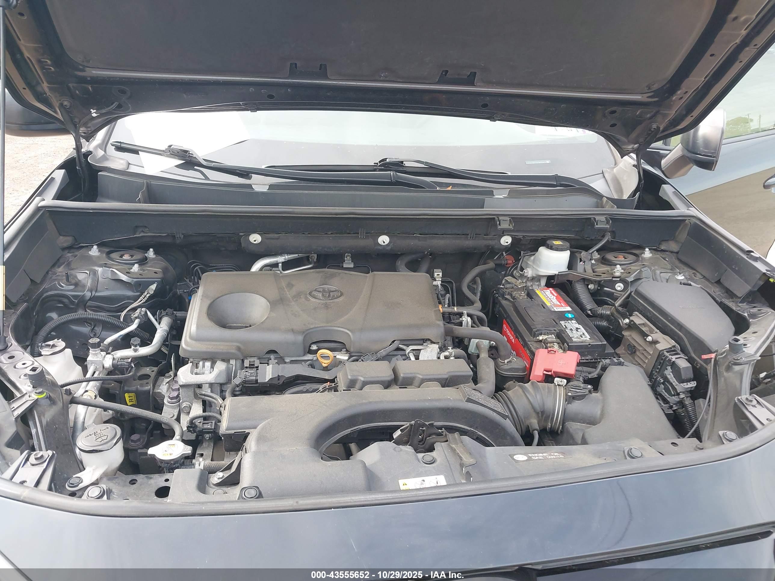 TOYOTA RAV4 image 10