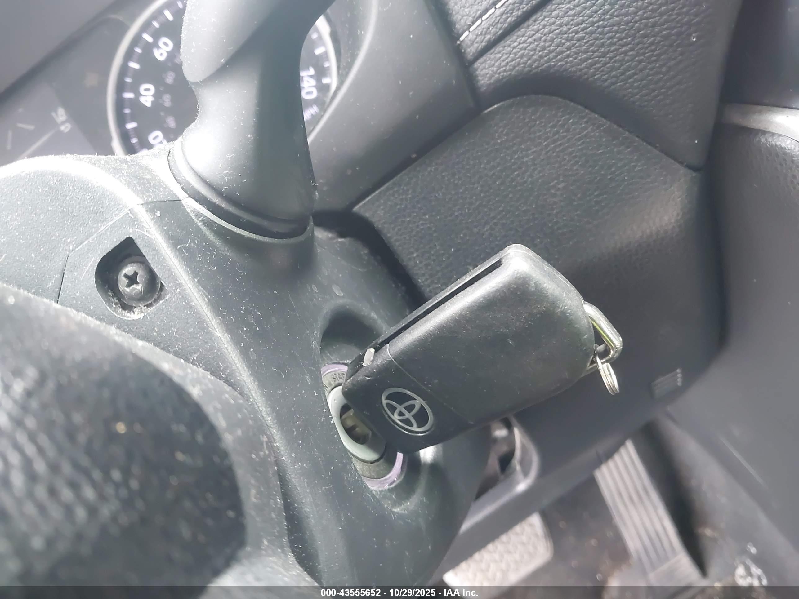 TOYOTA RAV4 image 11