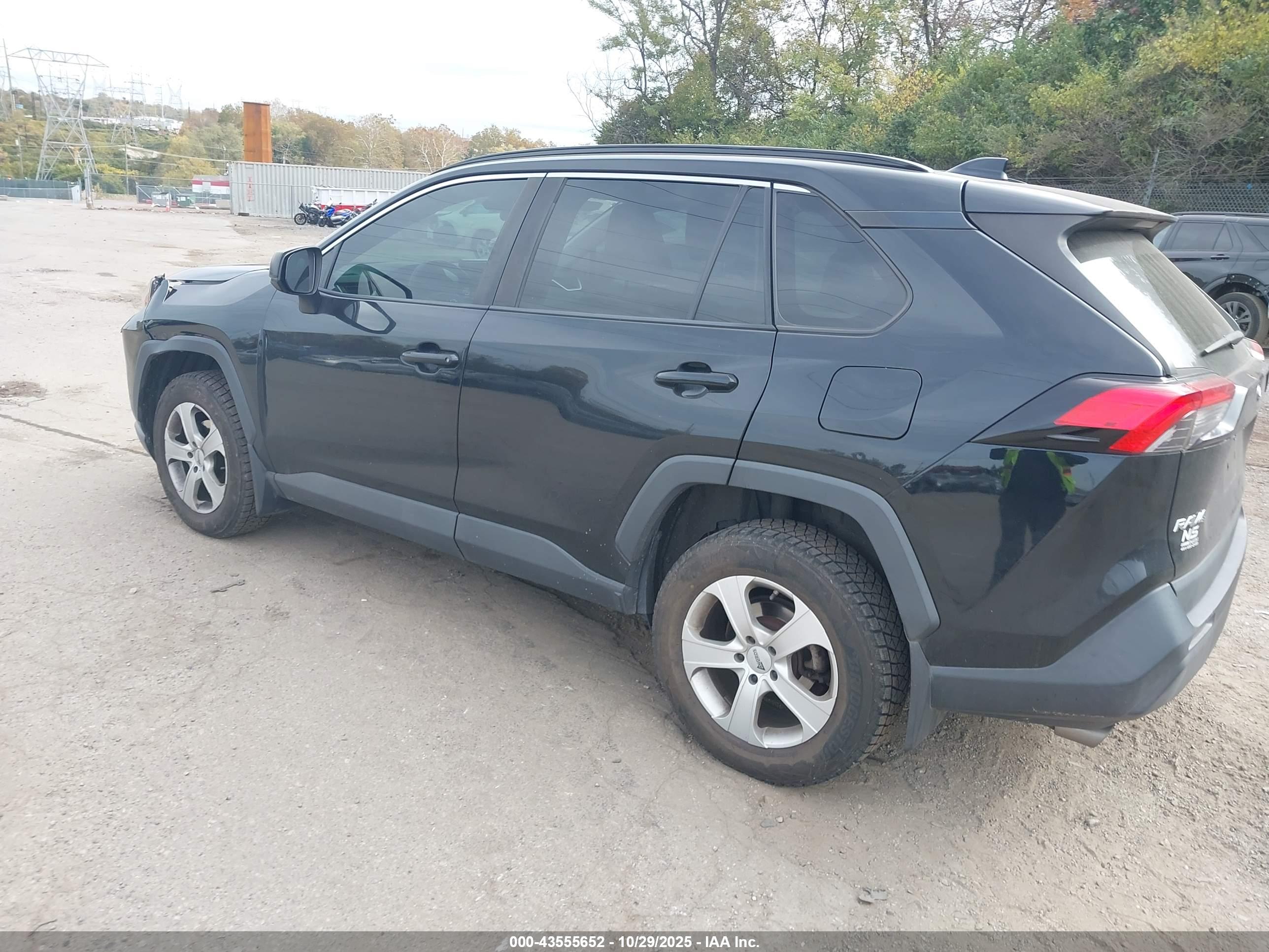 TOYOTA RAV4 image 3