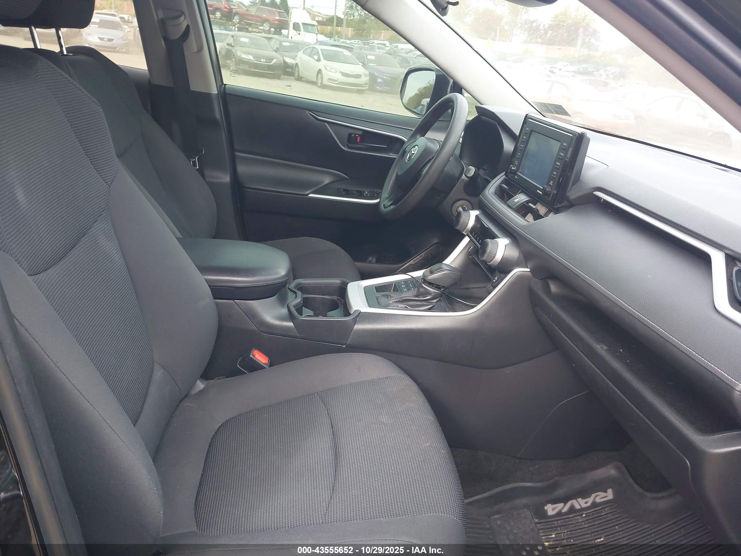 TOYOTA RAV4 image 5
