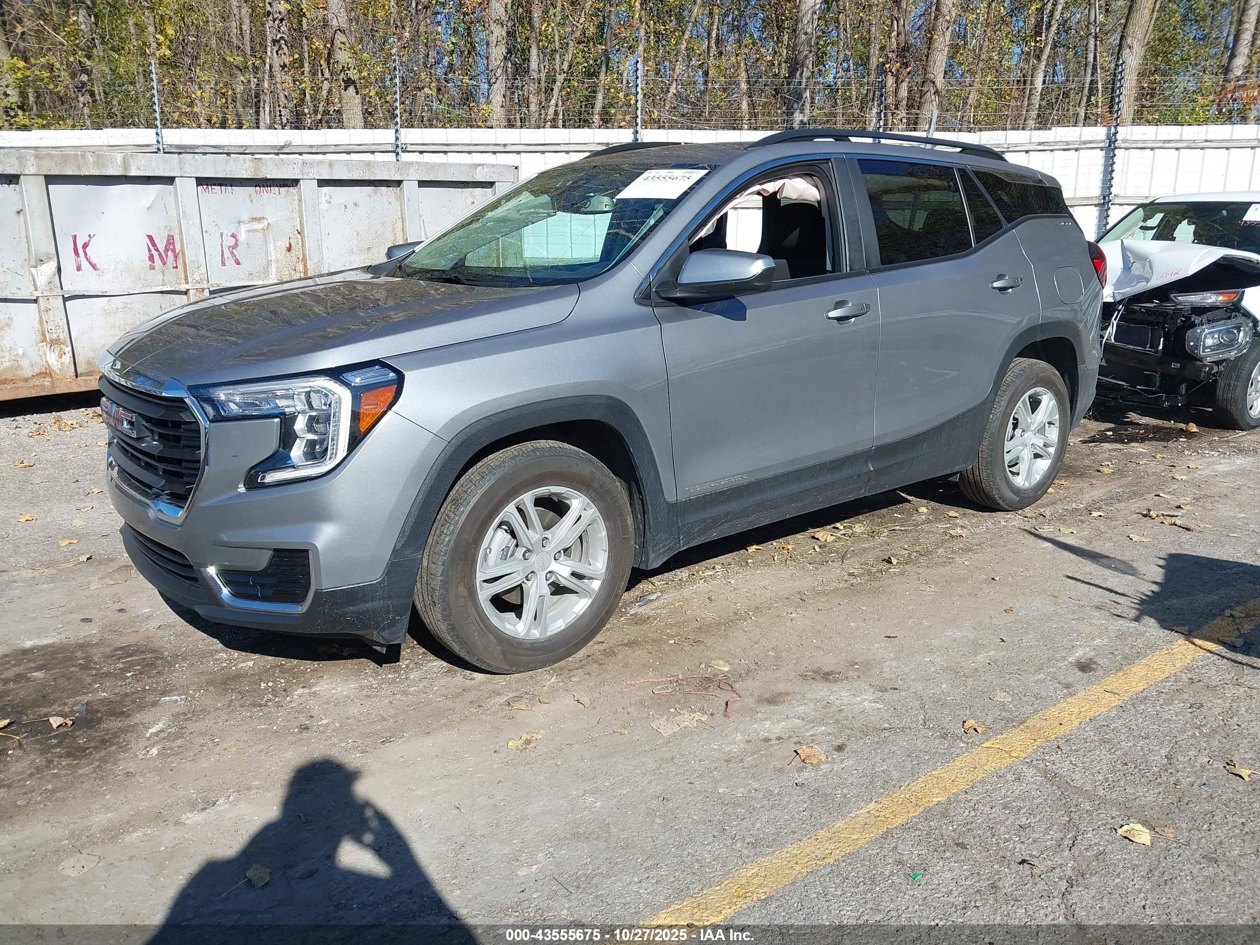 GMC TERRAIN image 2