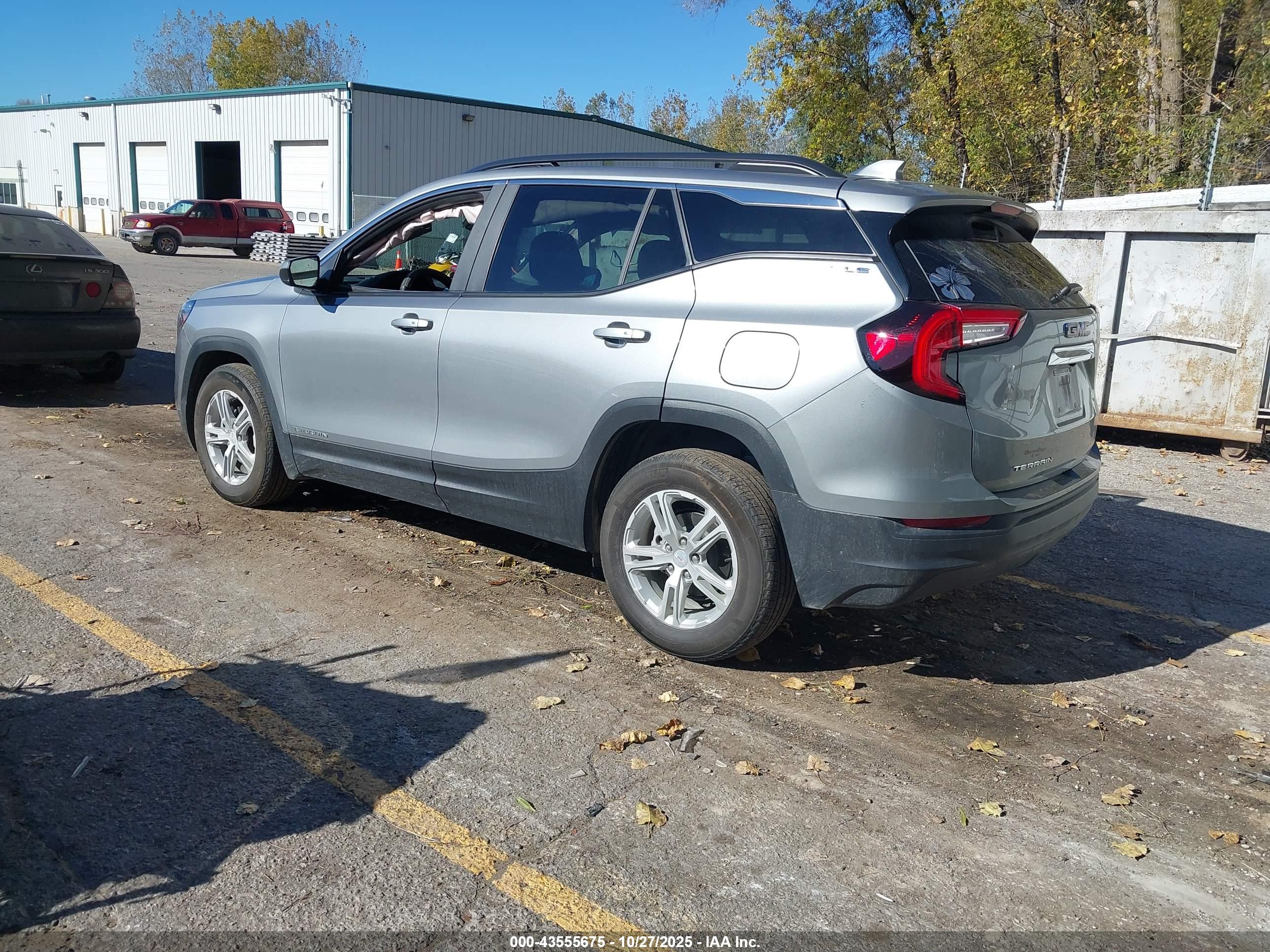 GMC TERRAIN image 3