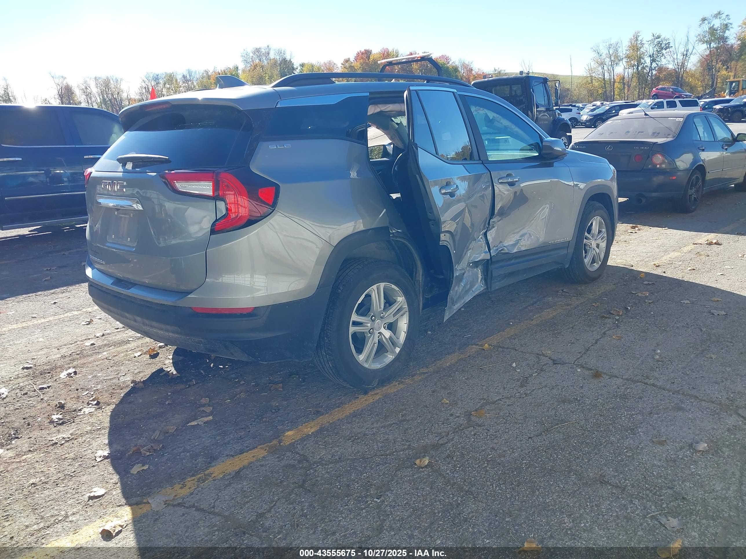 GMC TERRAIN image 4