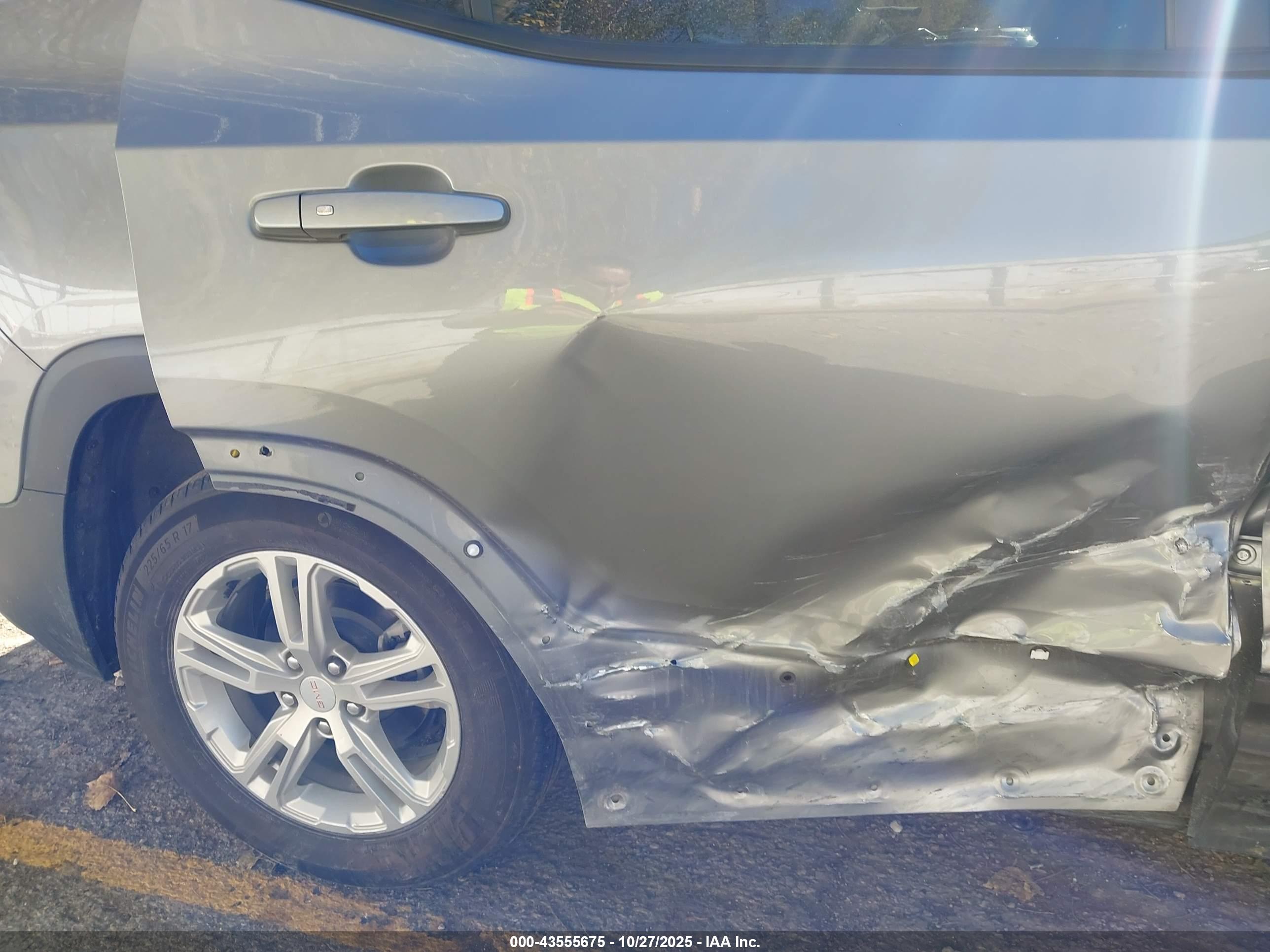 GMC TERRAIN image 6