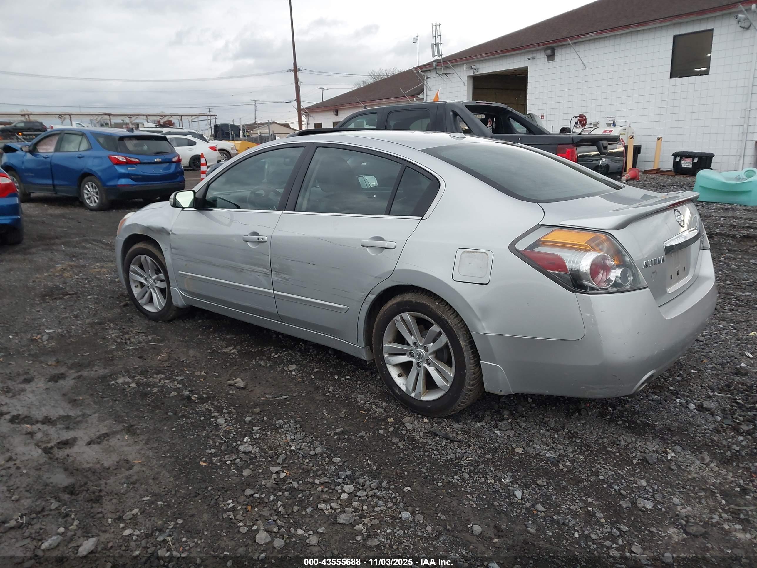 NISSAN ALTIMA image 3