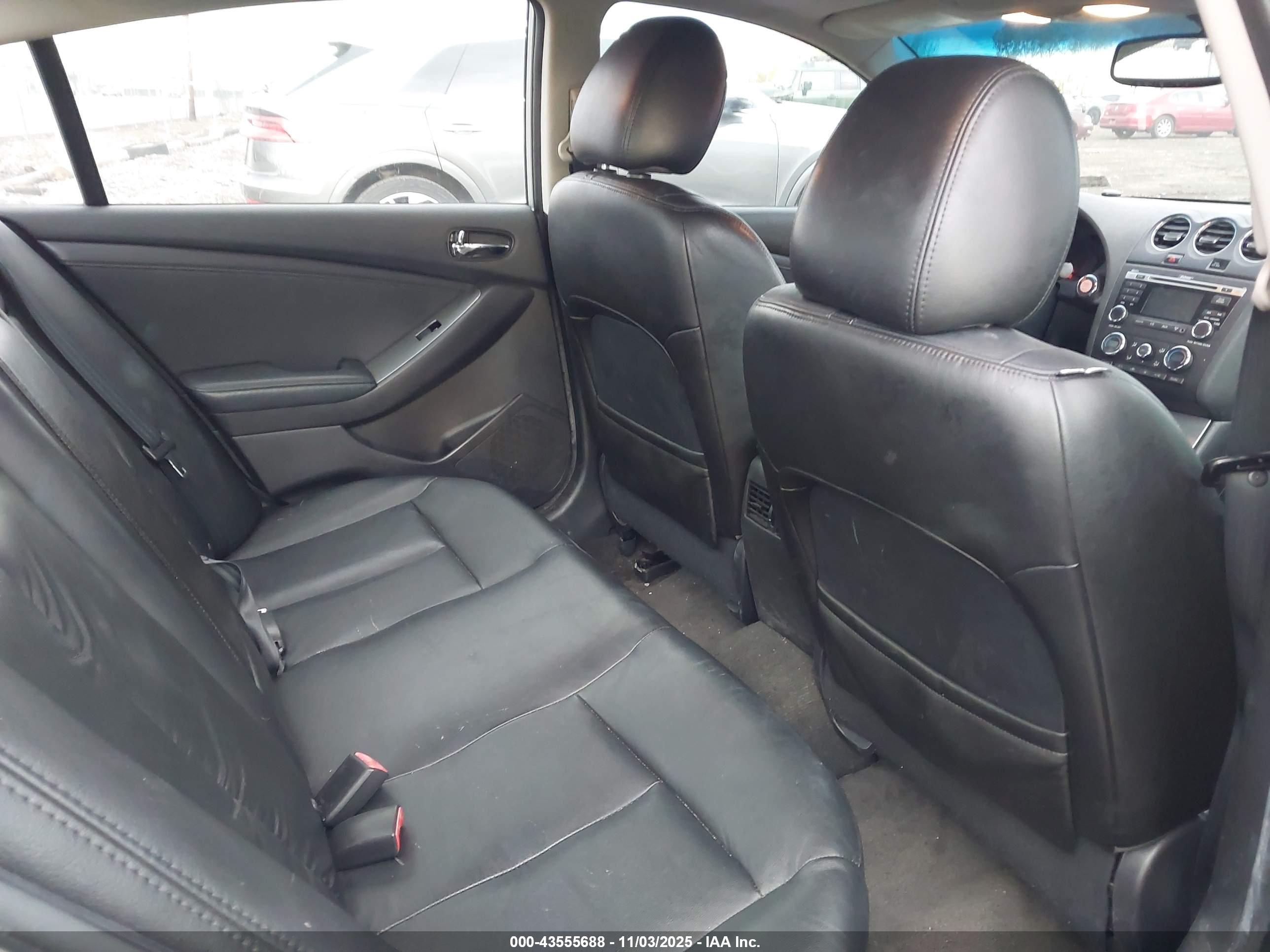 NISSAN ALTIMA image 8