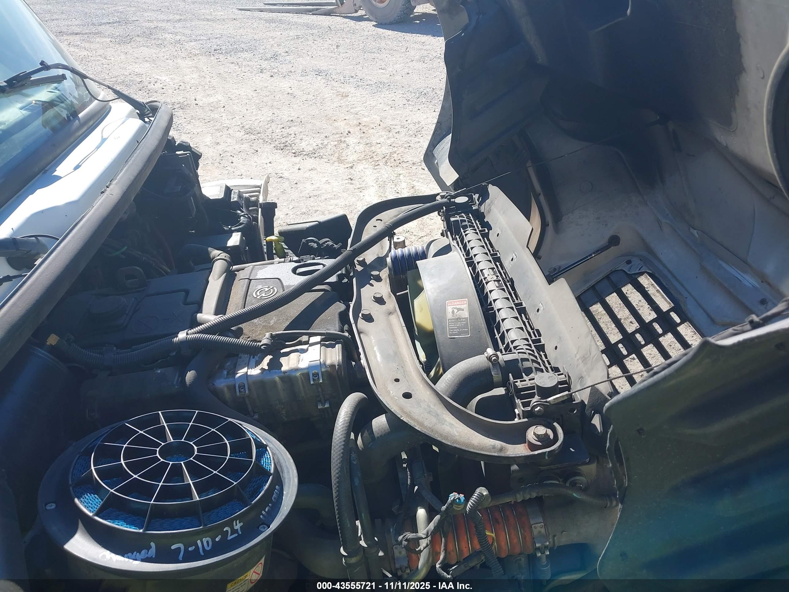 FREIGHTLINER M2 image 10