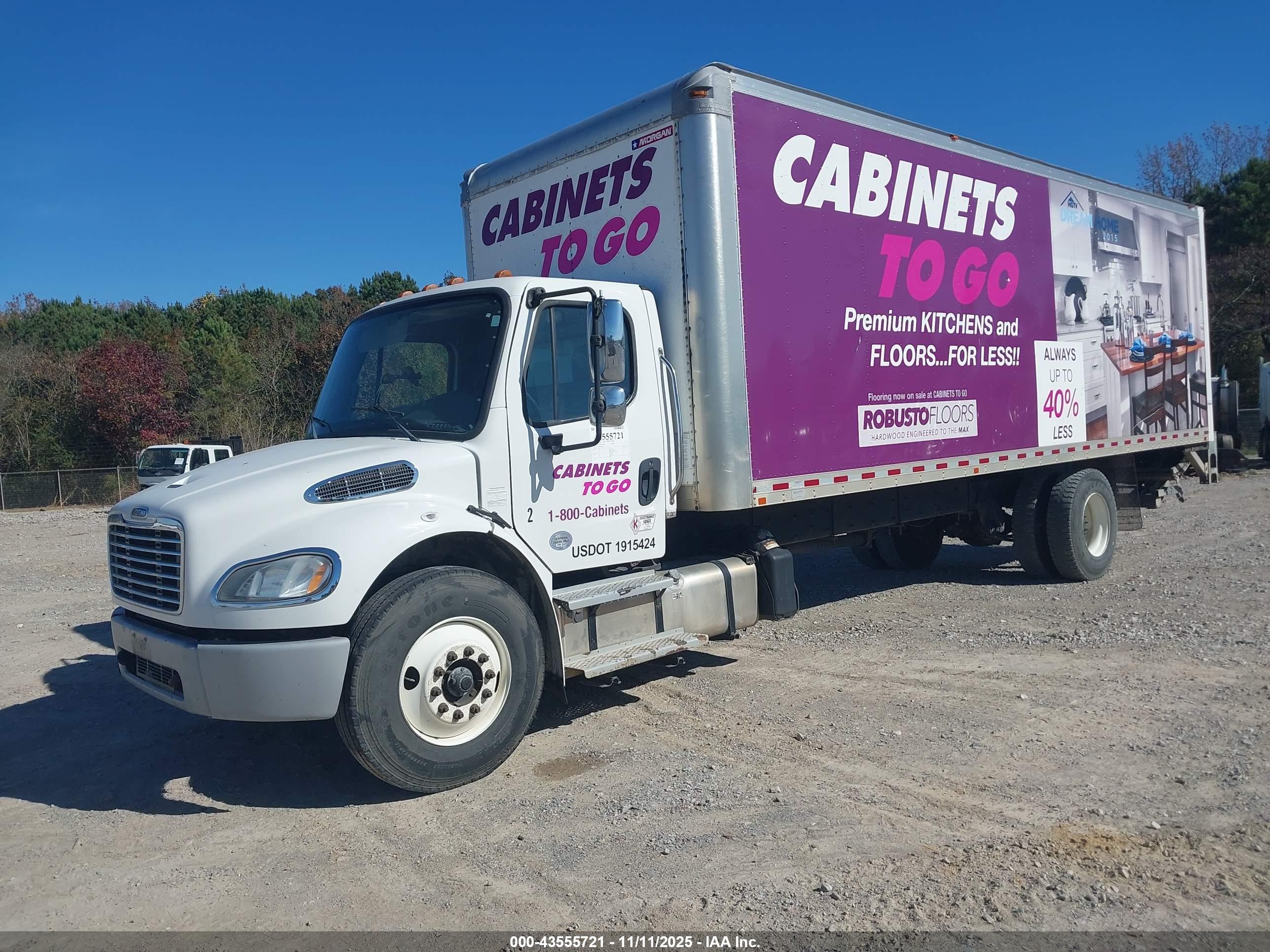 FREIGHTLINER M2 image 2
