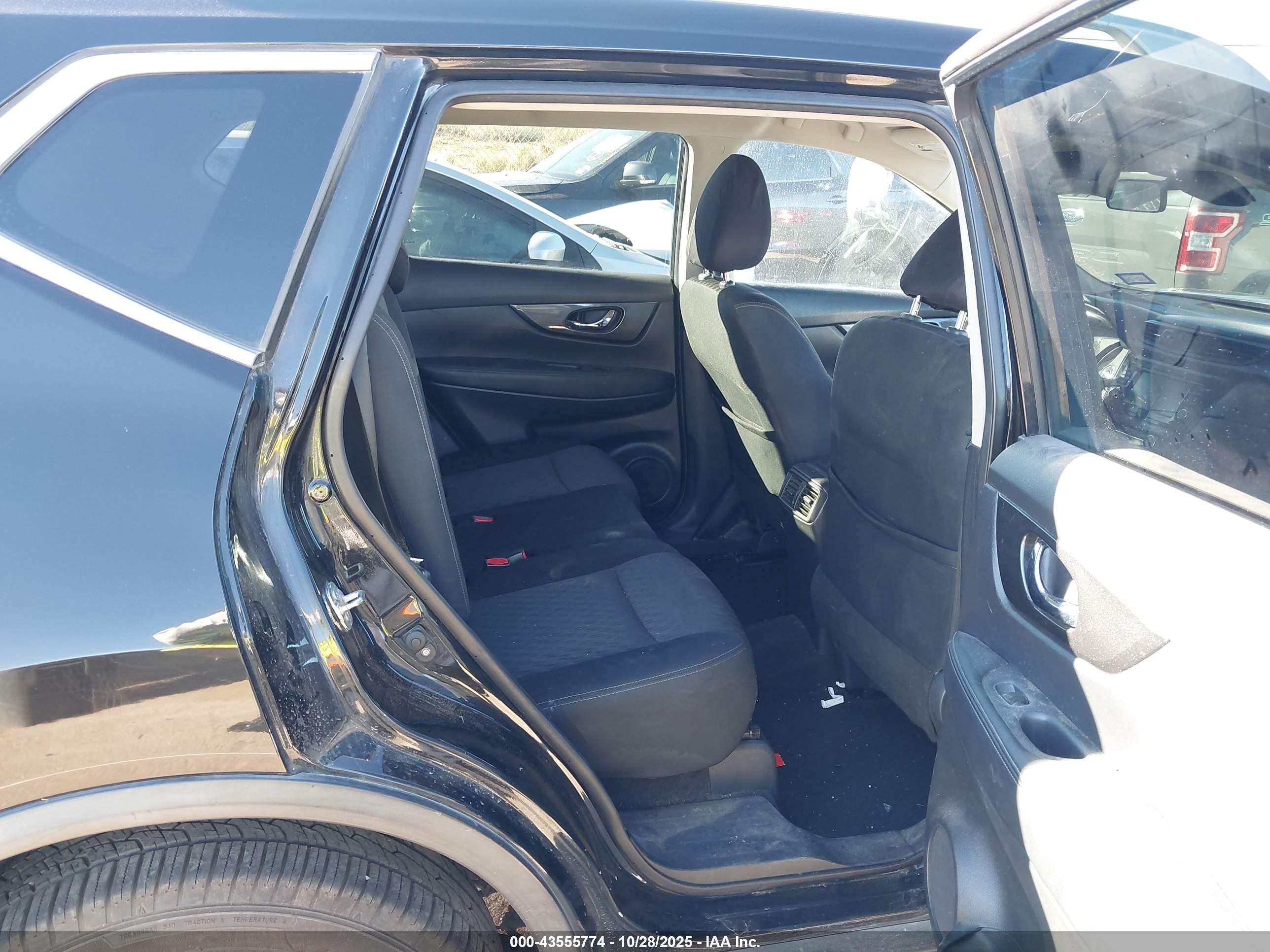 NISSAN ROGUE image 8