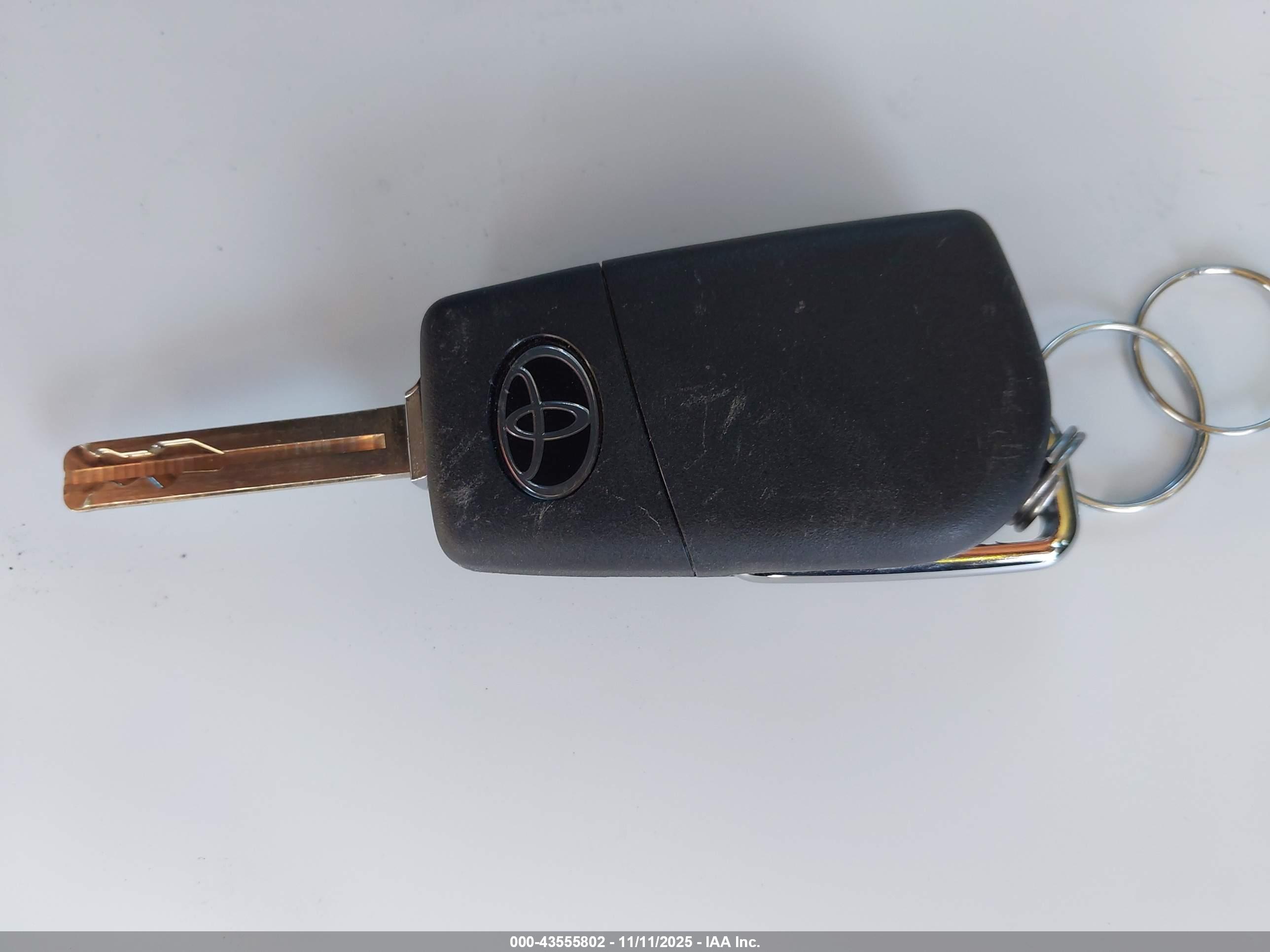 TOYOTA COROLLA image 11