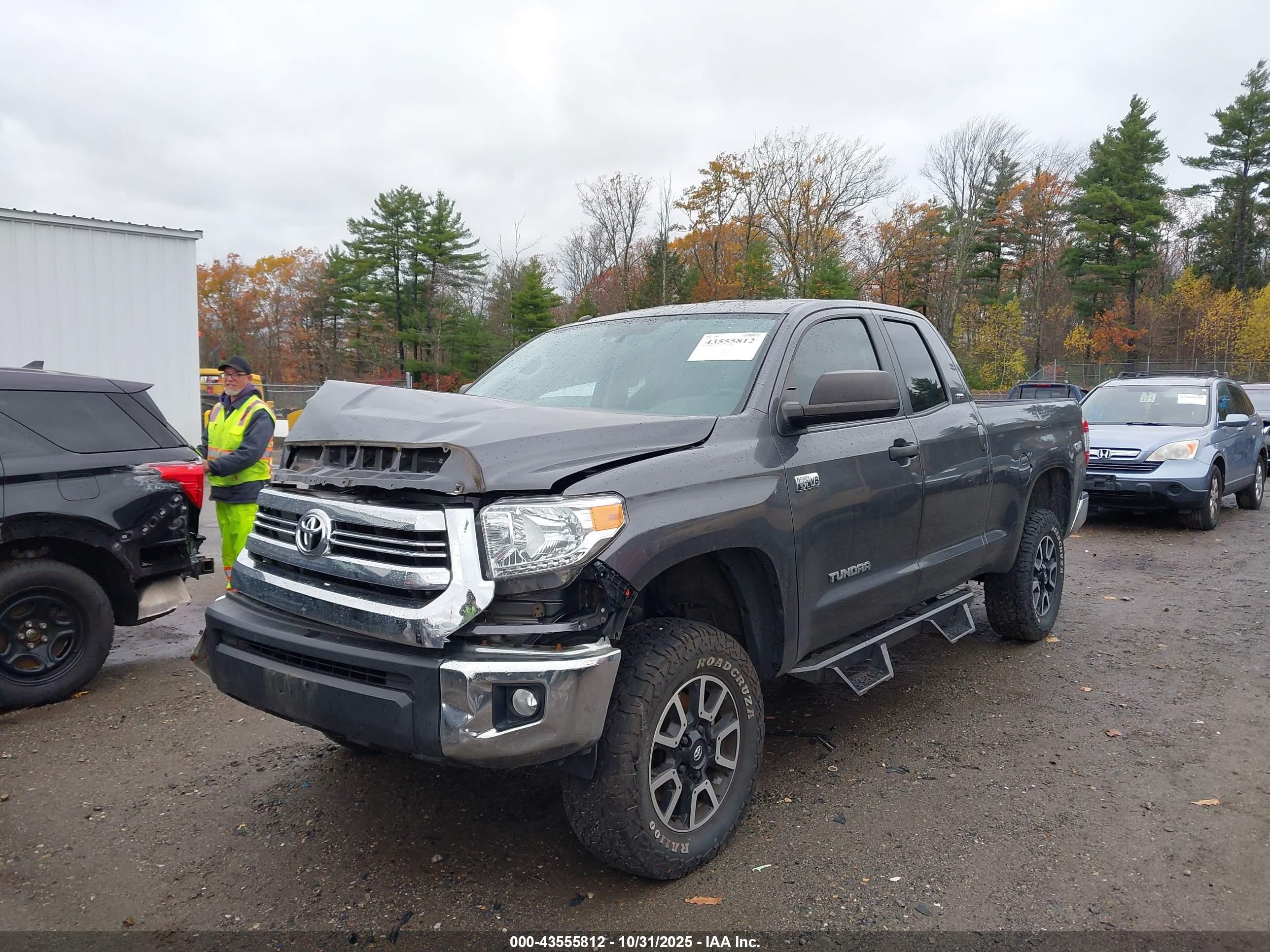 TOYOTA TUNDRA image 2