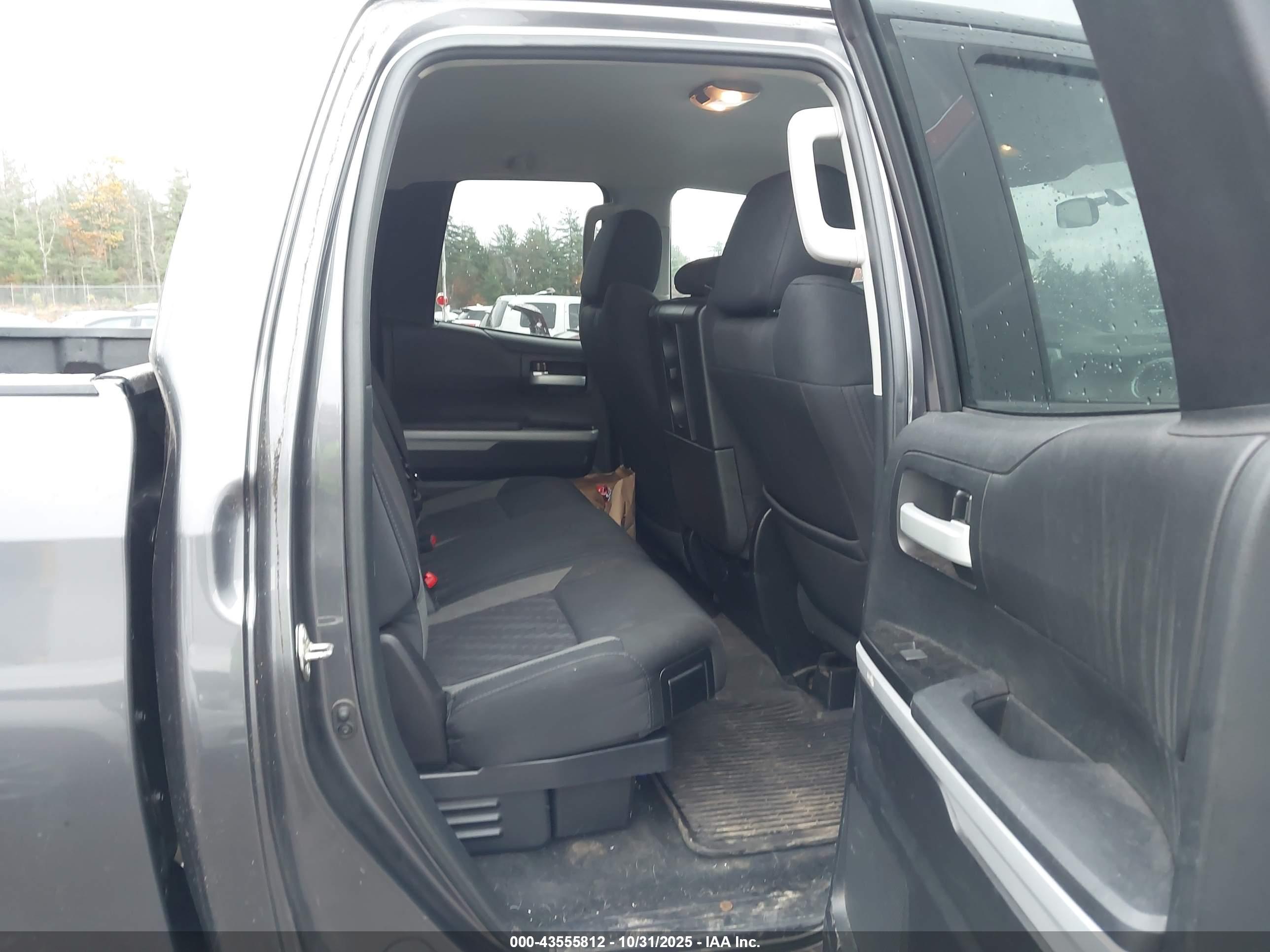 TOYOTA TUNDRA image 8