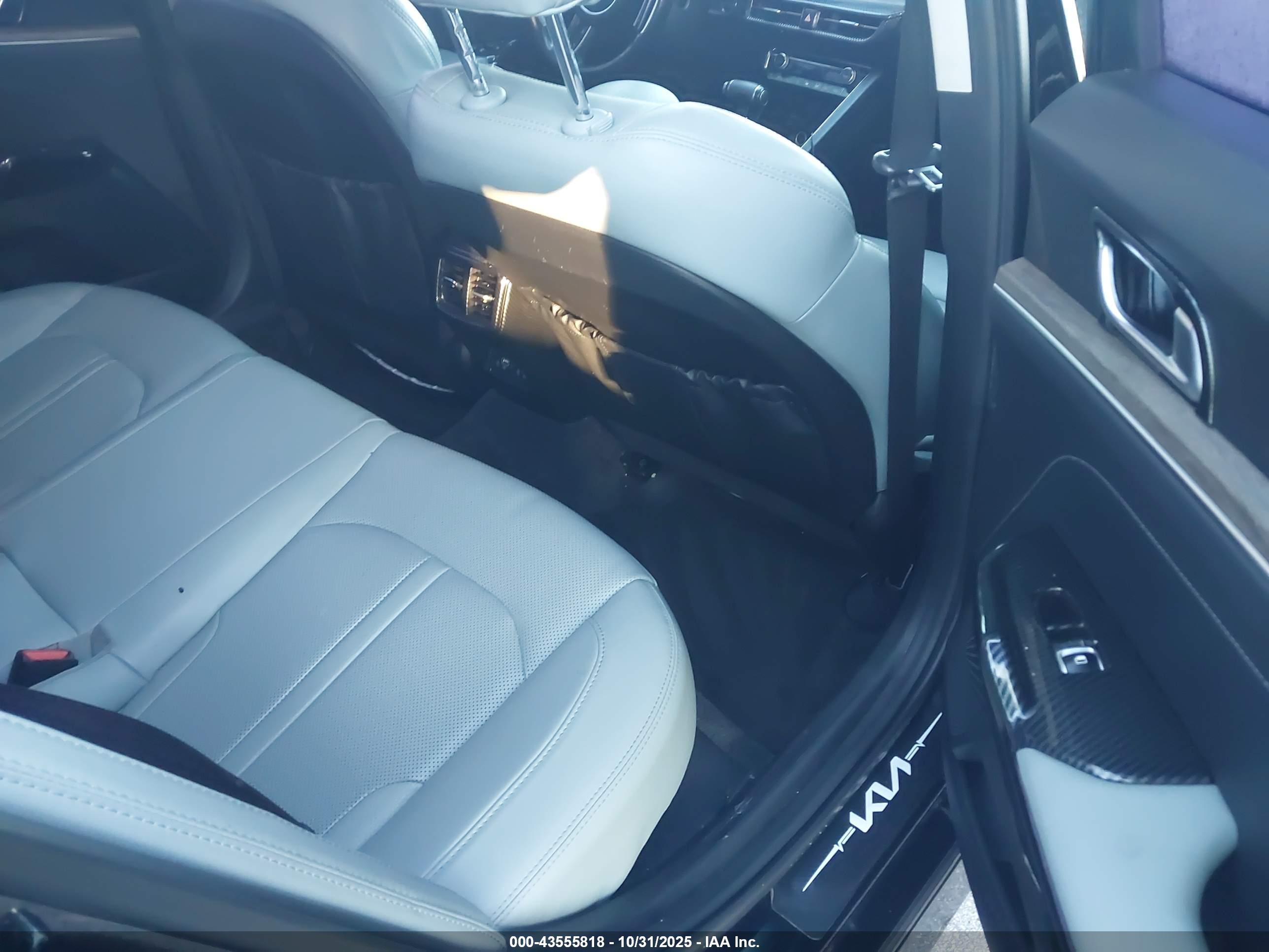 KIA K5 image 8