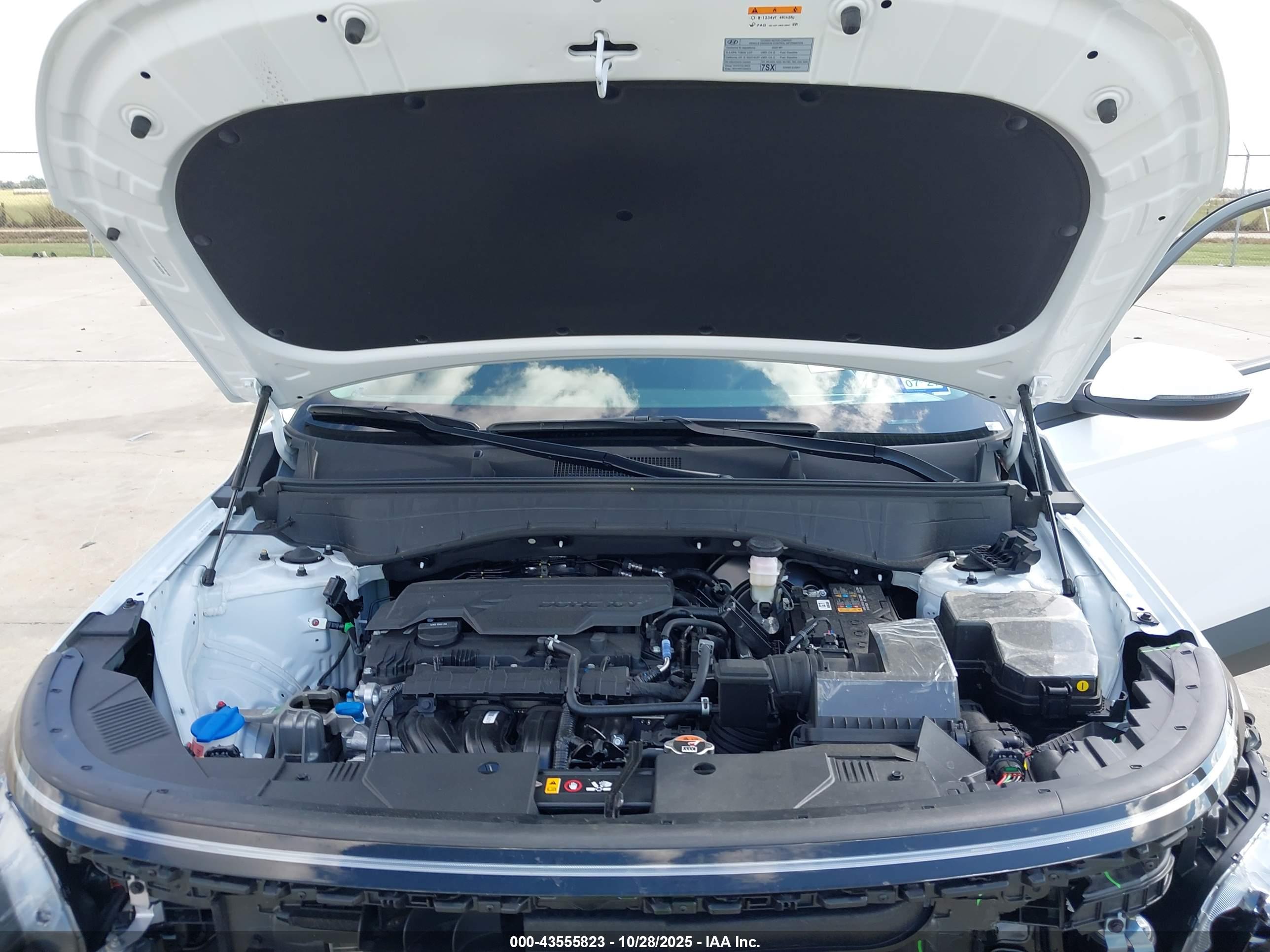 HYUNDAI KONA image 10