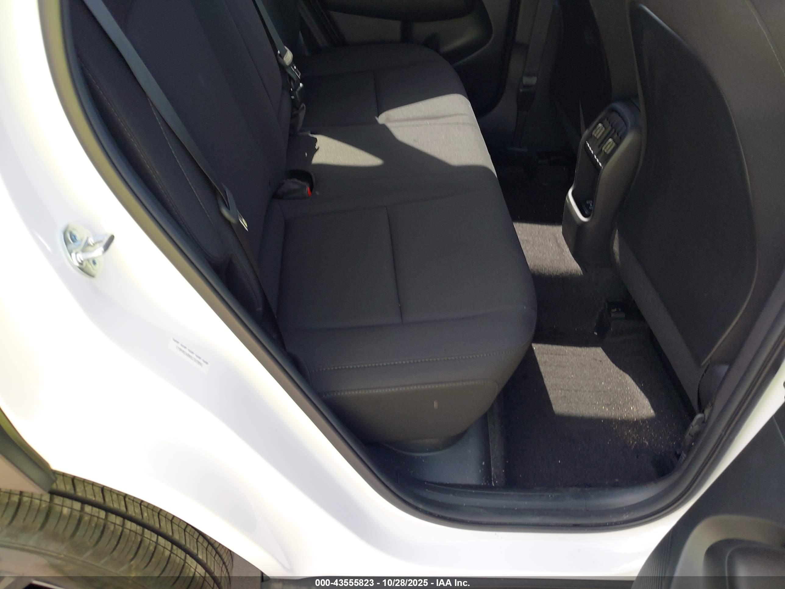 HYUNDAI KONA image 8