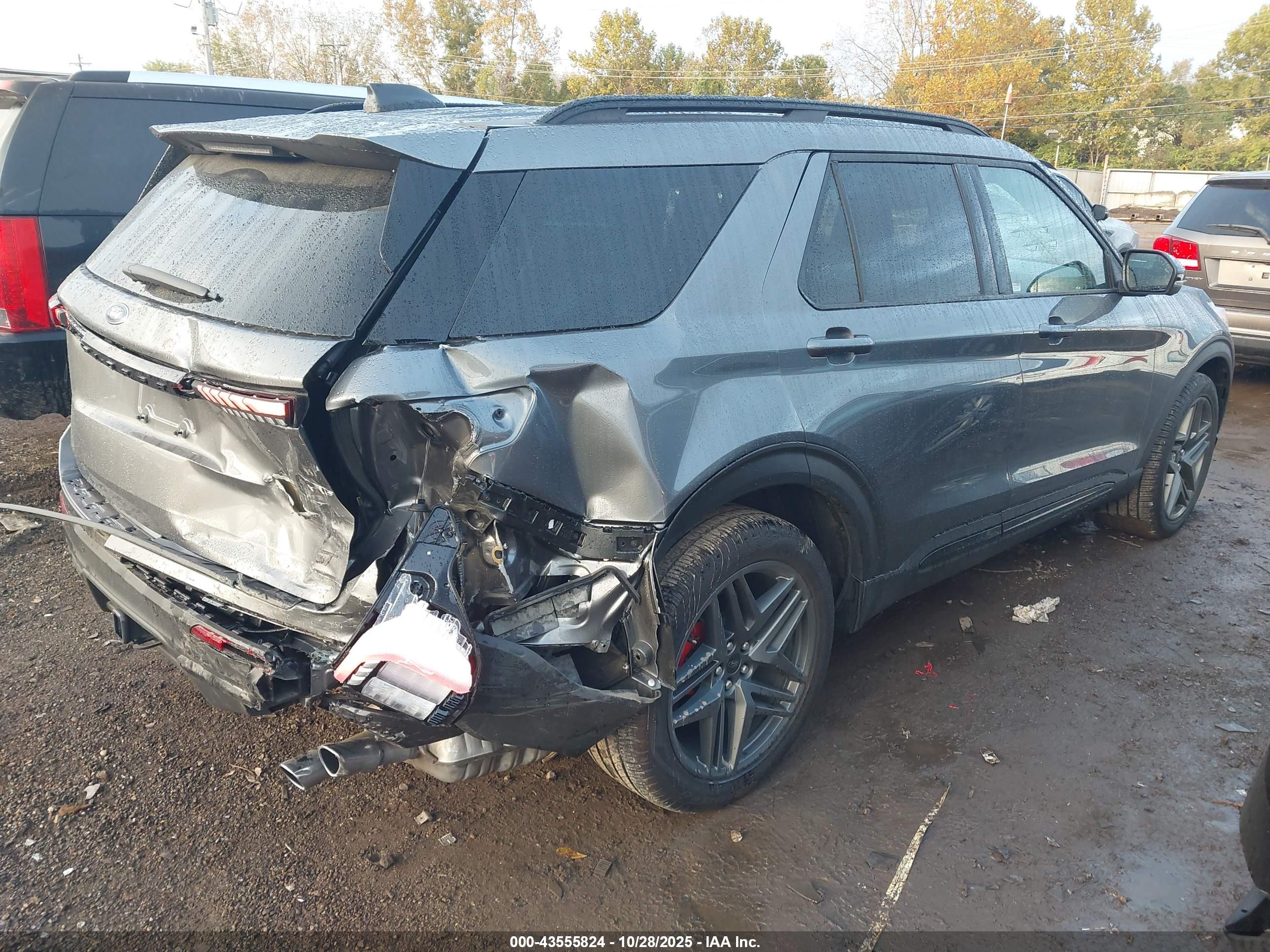 FORD EXPLORER image 4