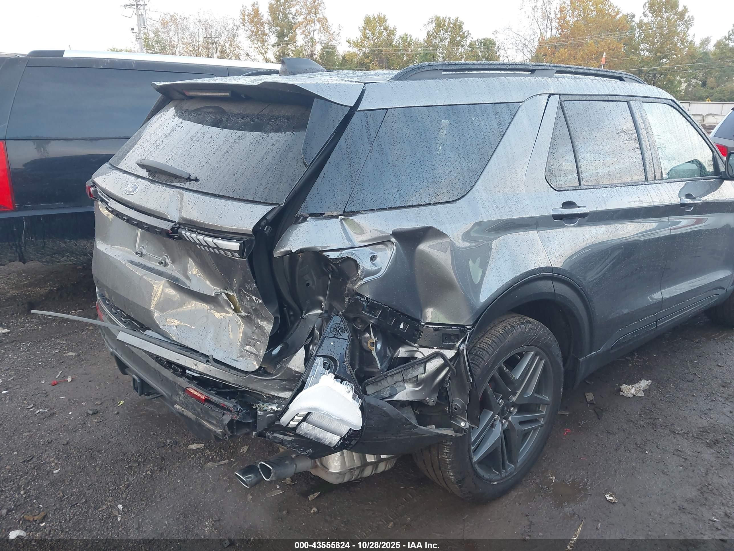 FORD EXPLORER image 6