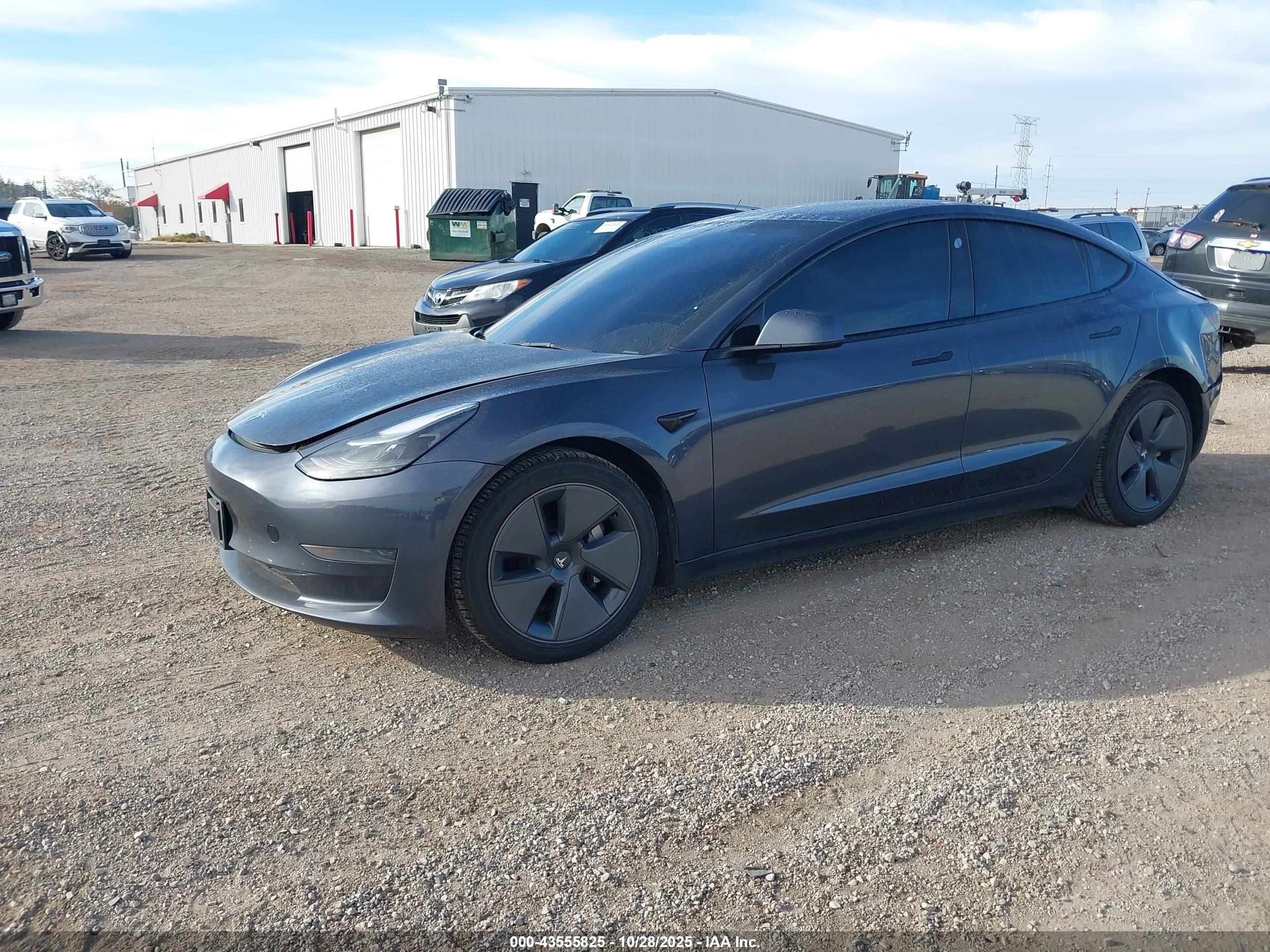 TESLA MODEL image 2