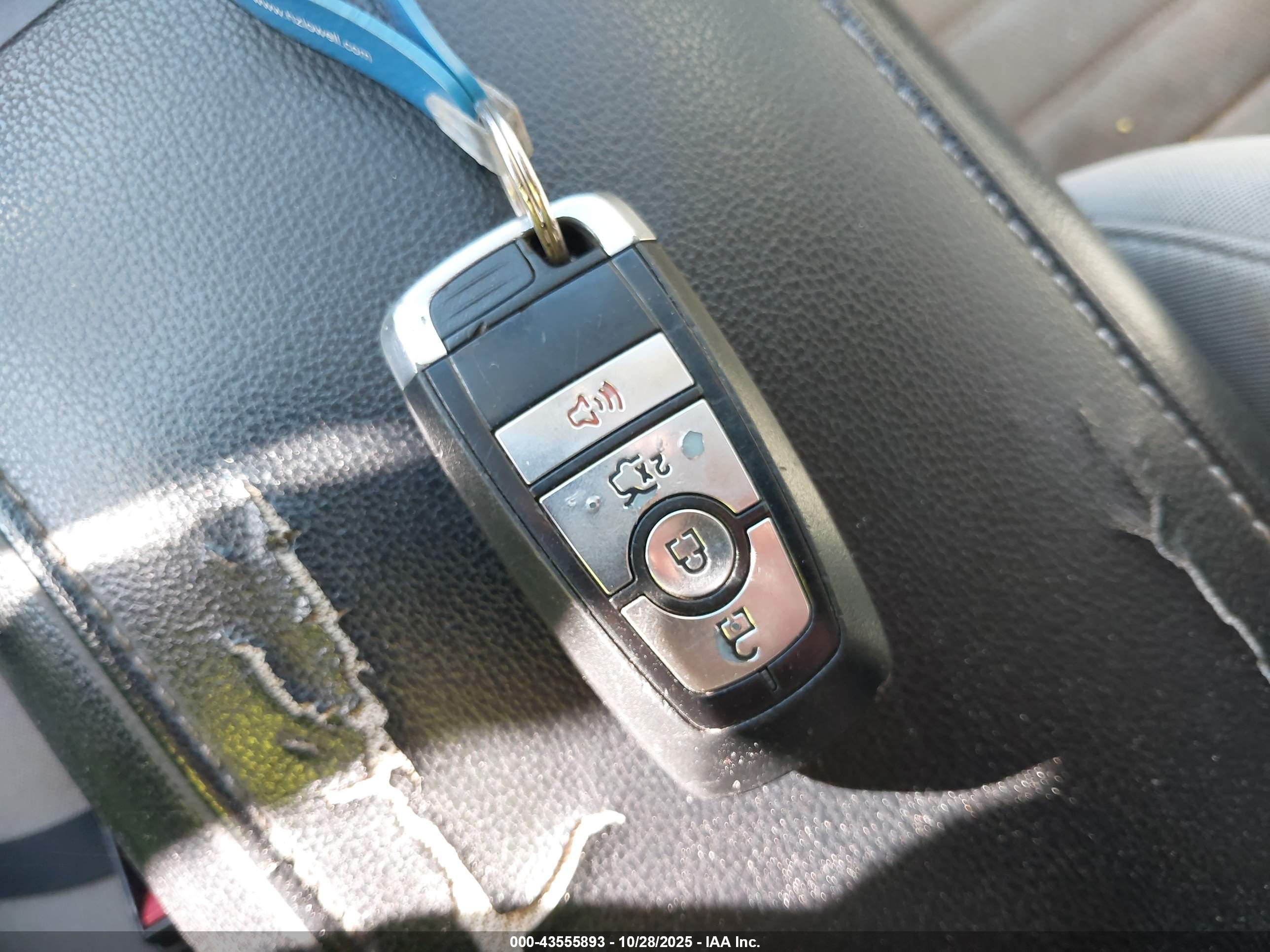 FORD FUSION image 11