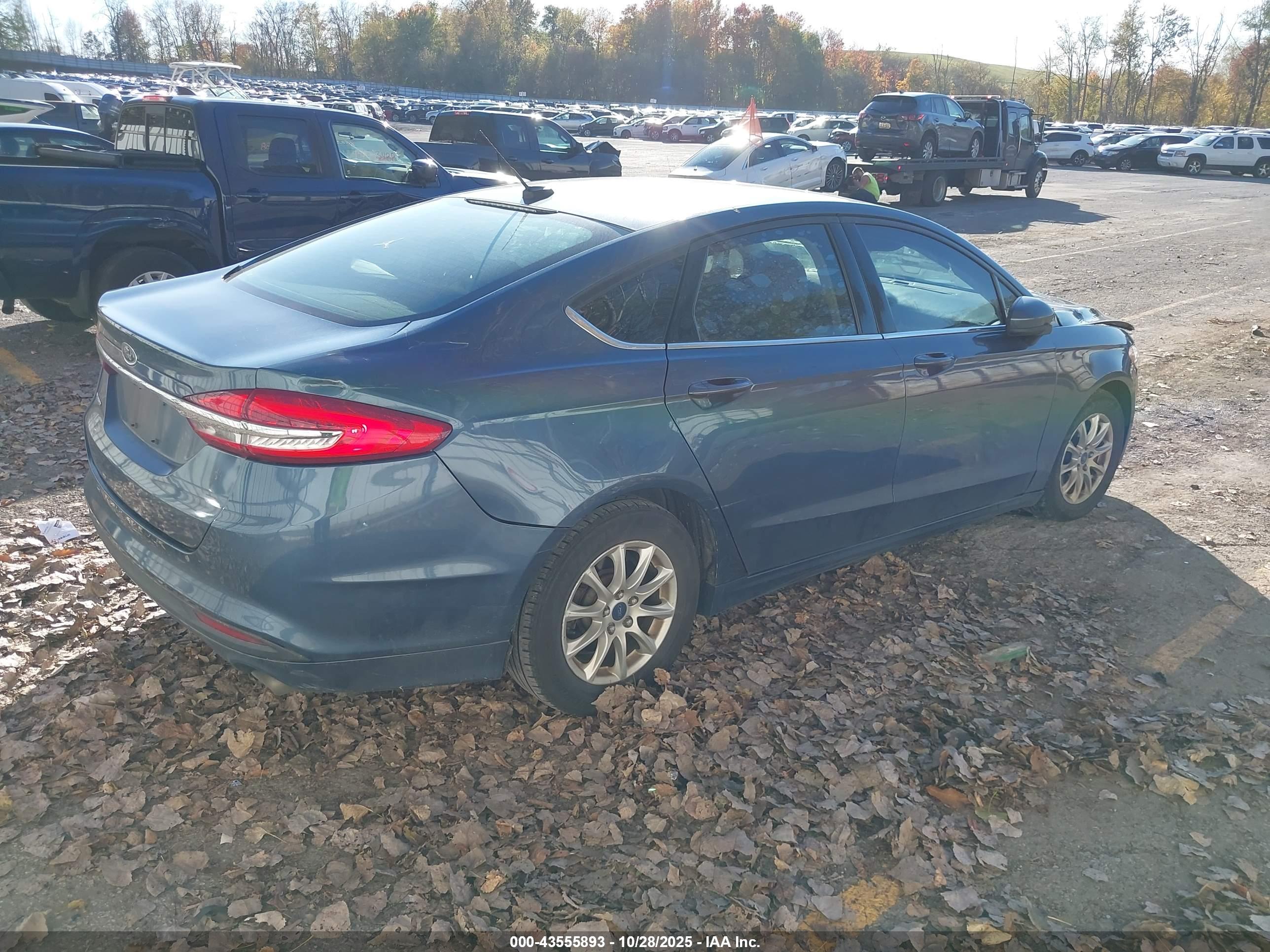 FORD FUSION image 4