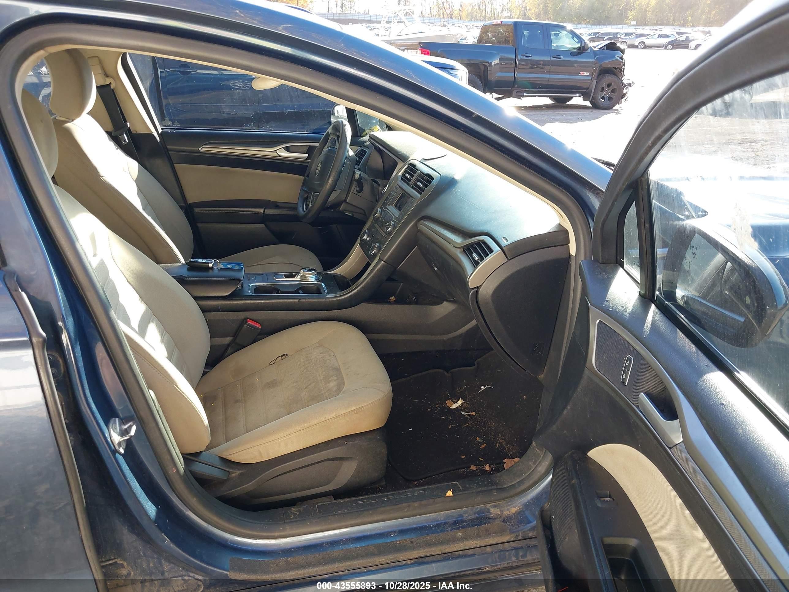 FORD FUSION image 5